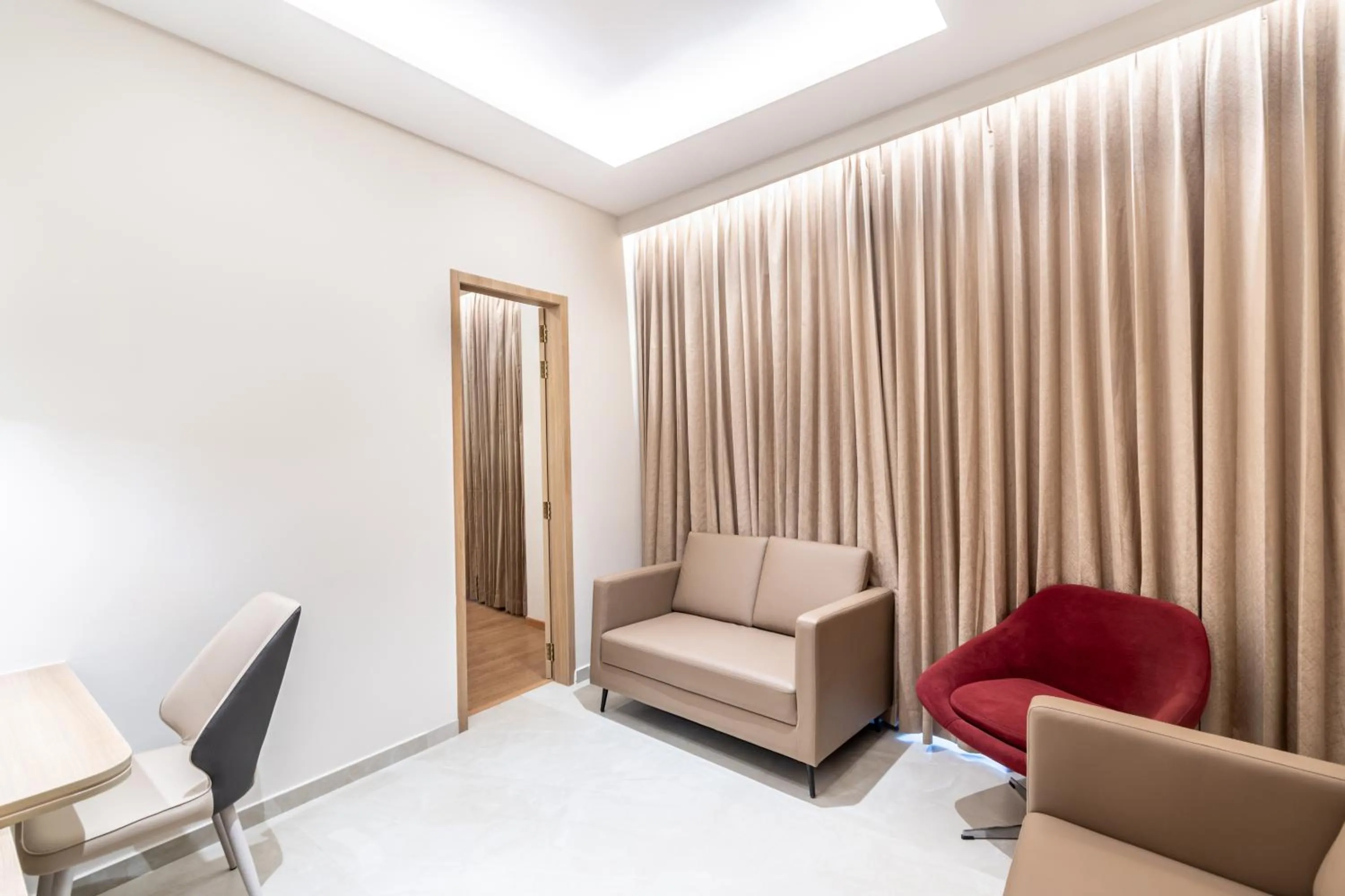 Living room in Hotel Lenexa by Bestinn Leisure