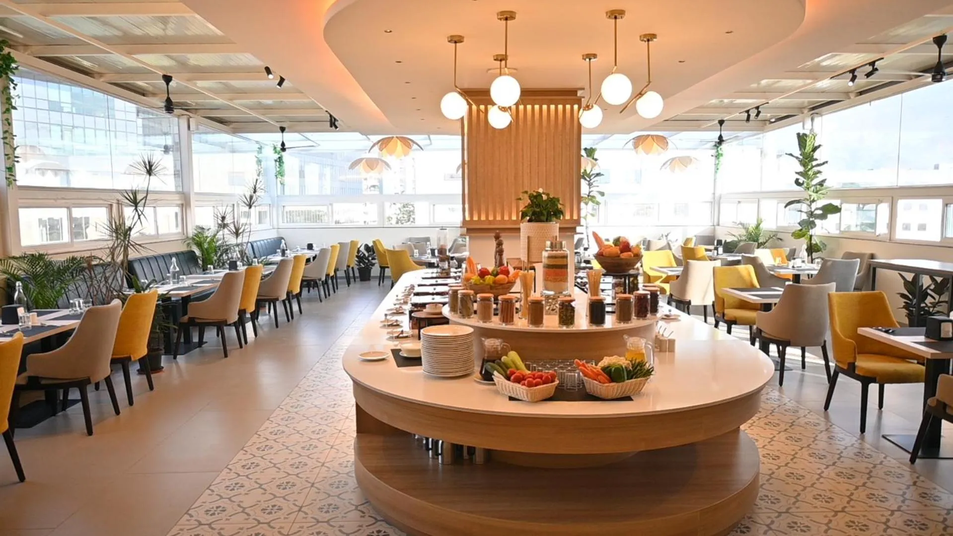 Restaurant/places to eat in Hotel Lenexa by Bestinn Leisure