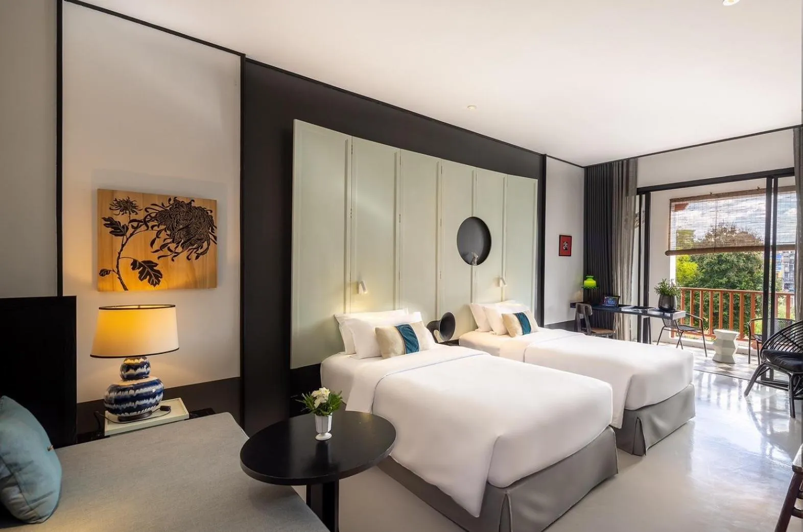 Bed in Hotel Ping Silhouette