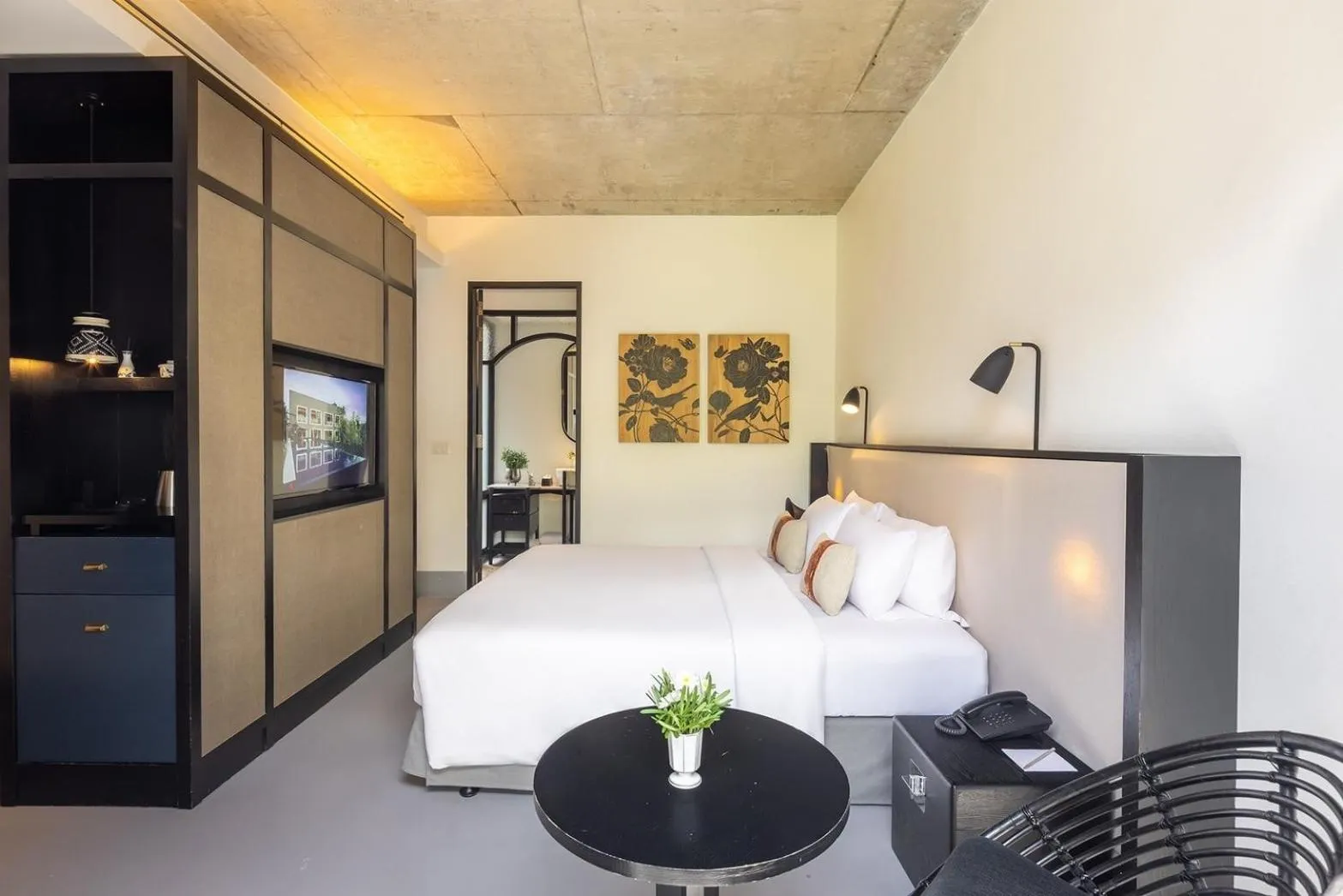 Bed in Hotel Ping Silhouette