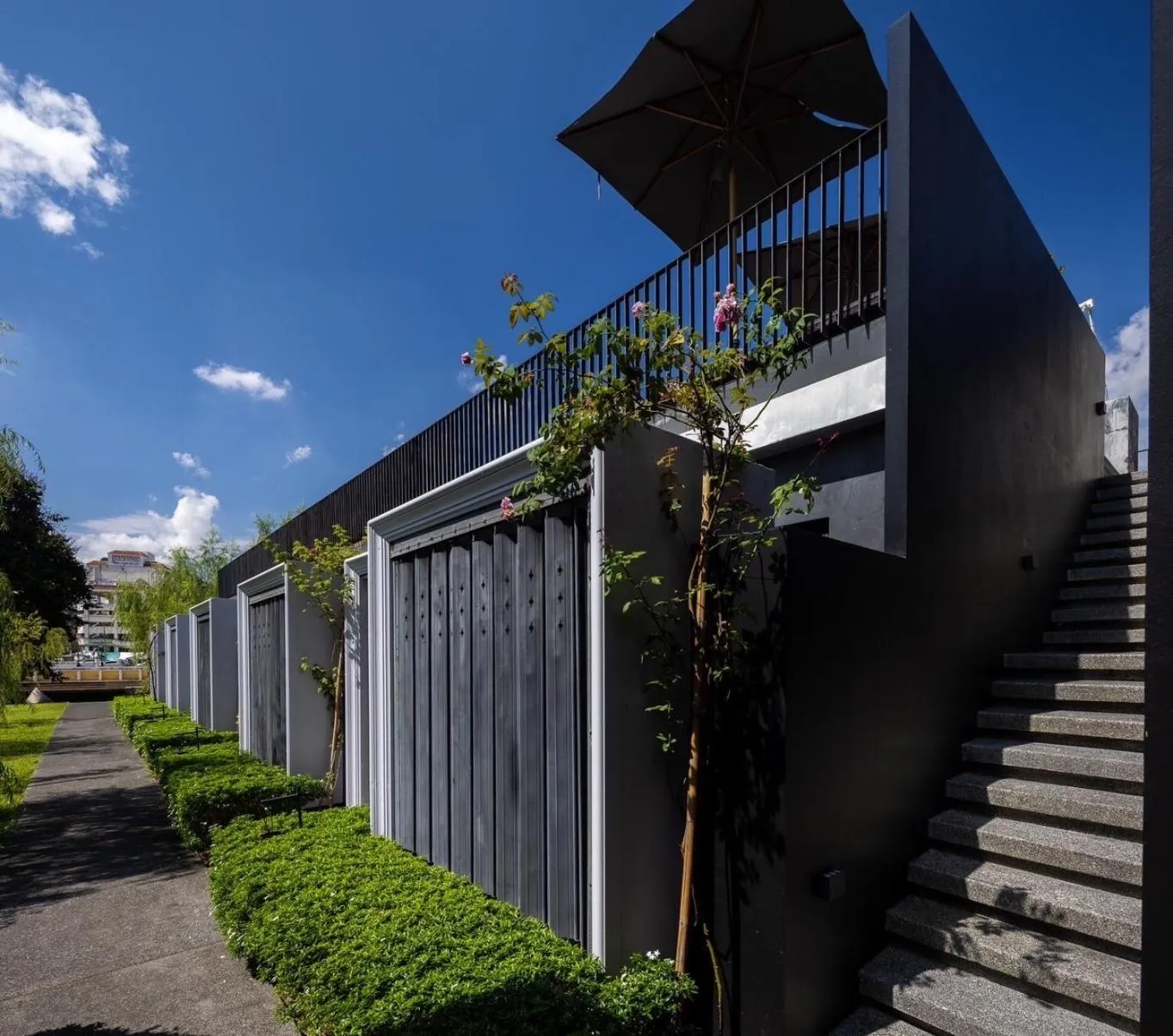 Property building in Hotel Ping Silhouette