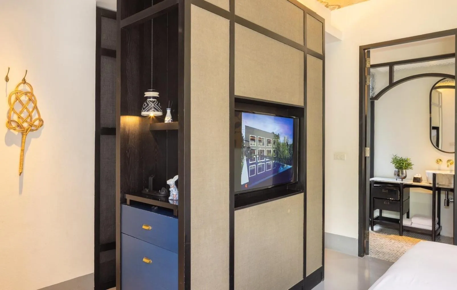 Photo of the whole room in Hotel Ping Silhouette