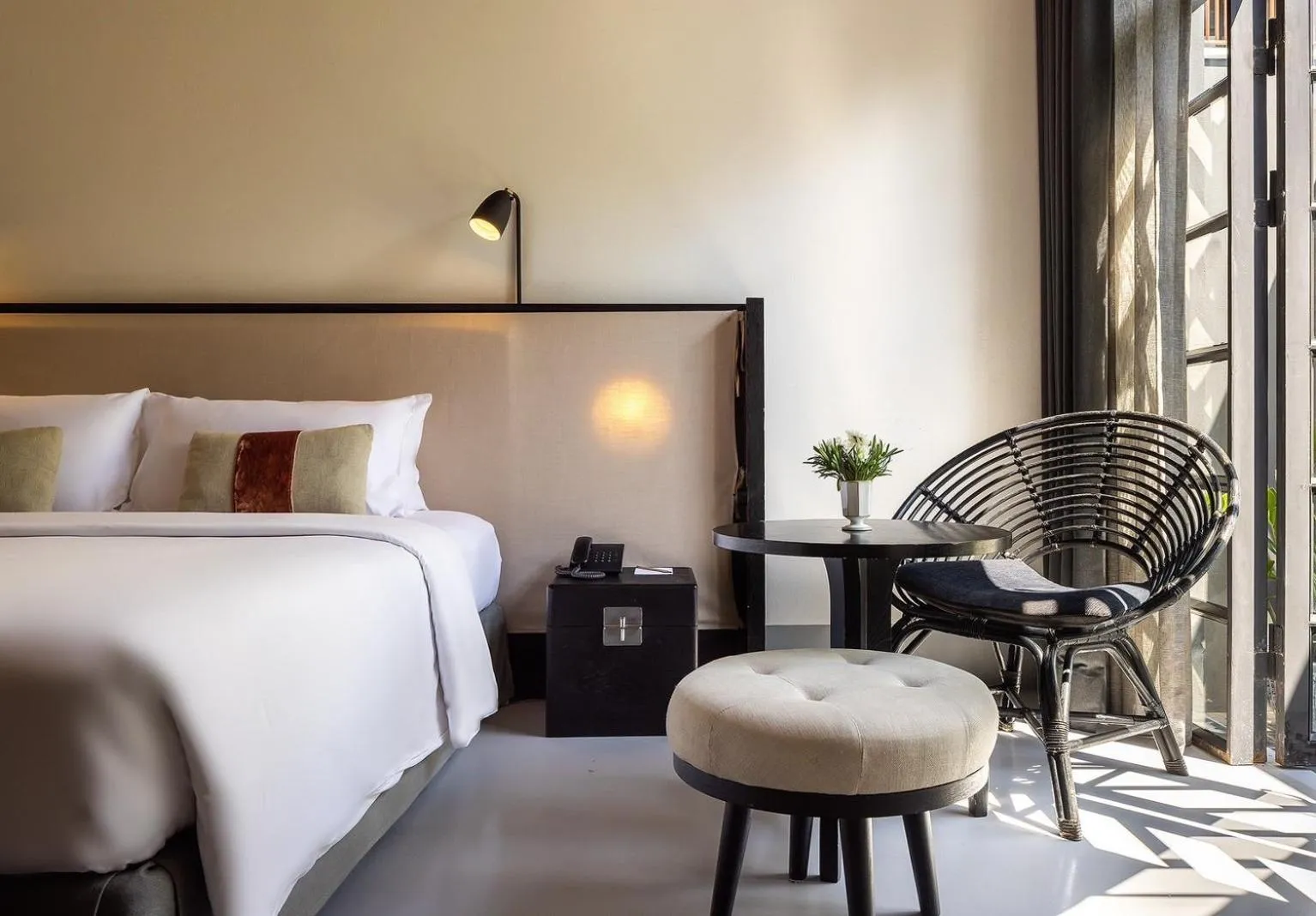 Seating area in Hotel Ping Silhouette