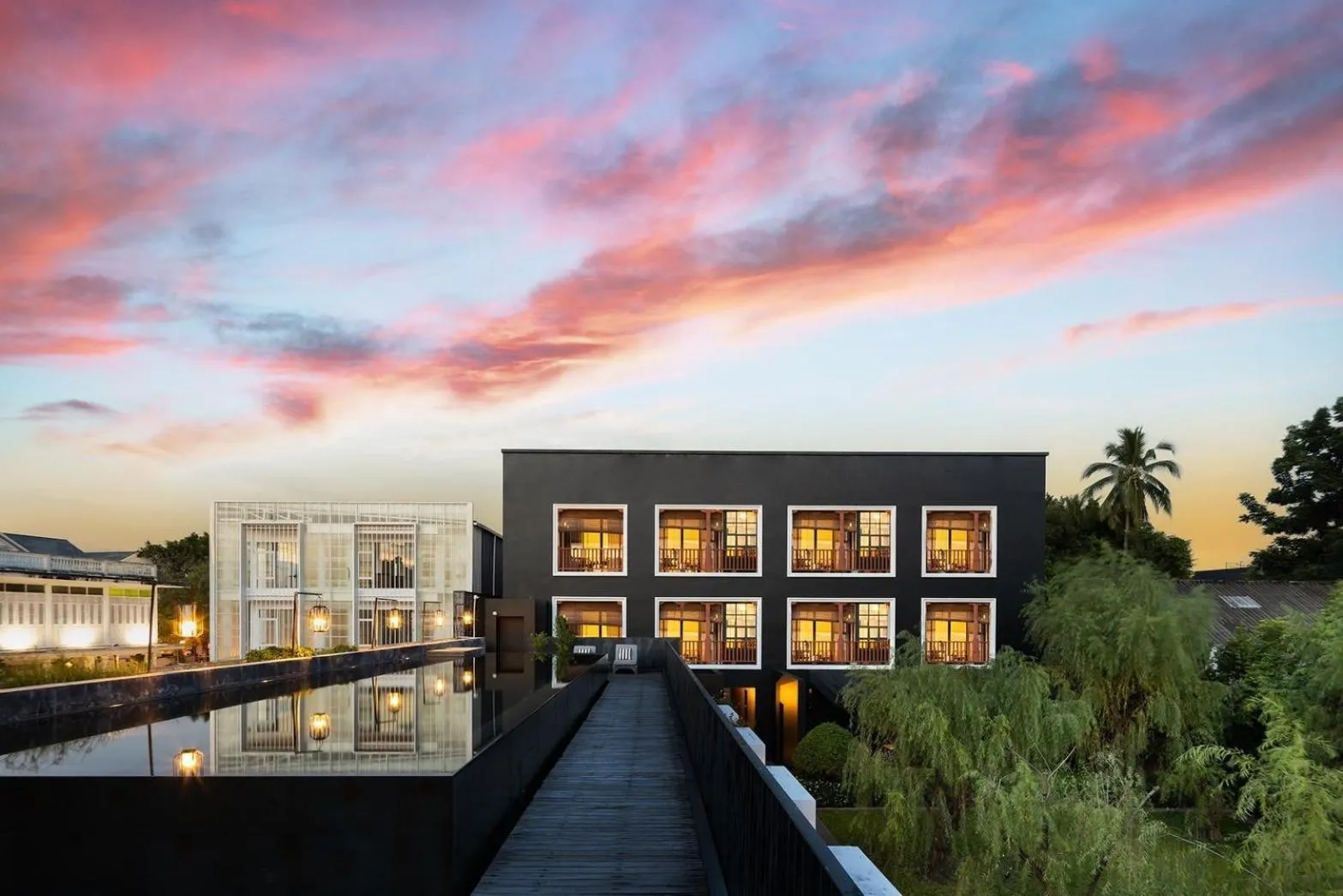 Property building in Hotel Ping Silhouette