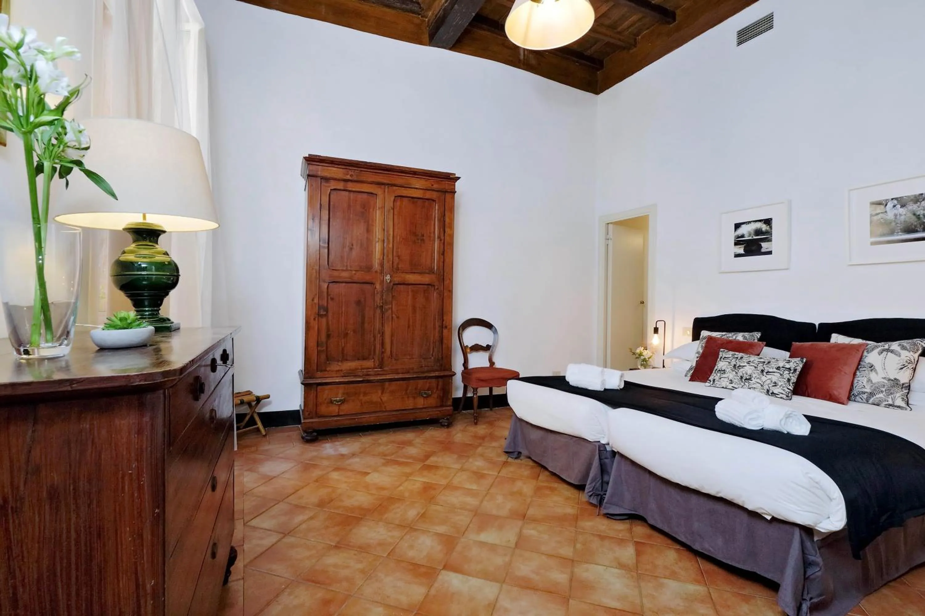 Photo of the whole room, Bed in Bollo