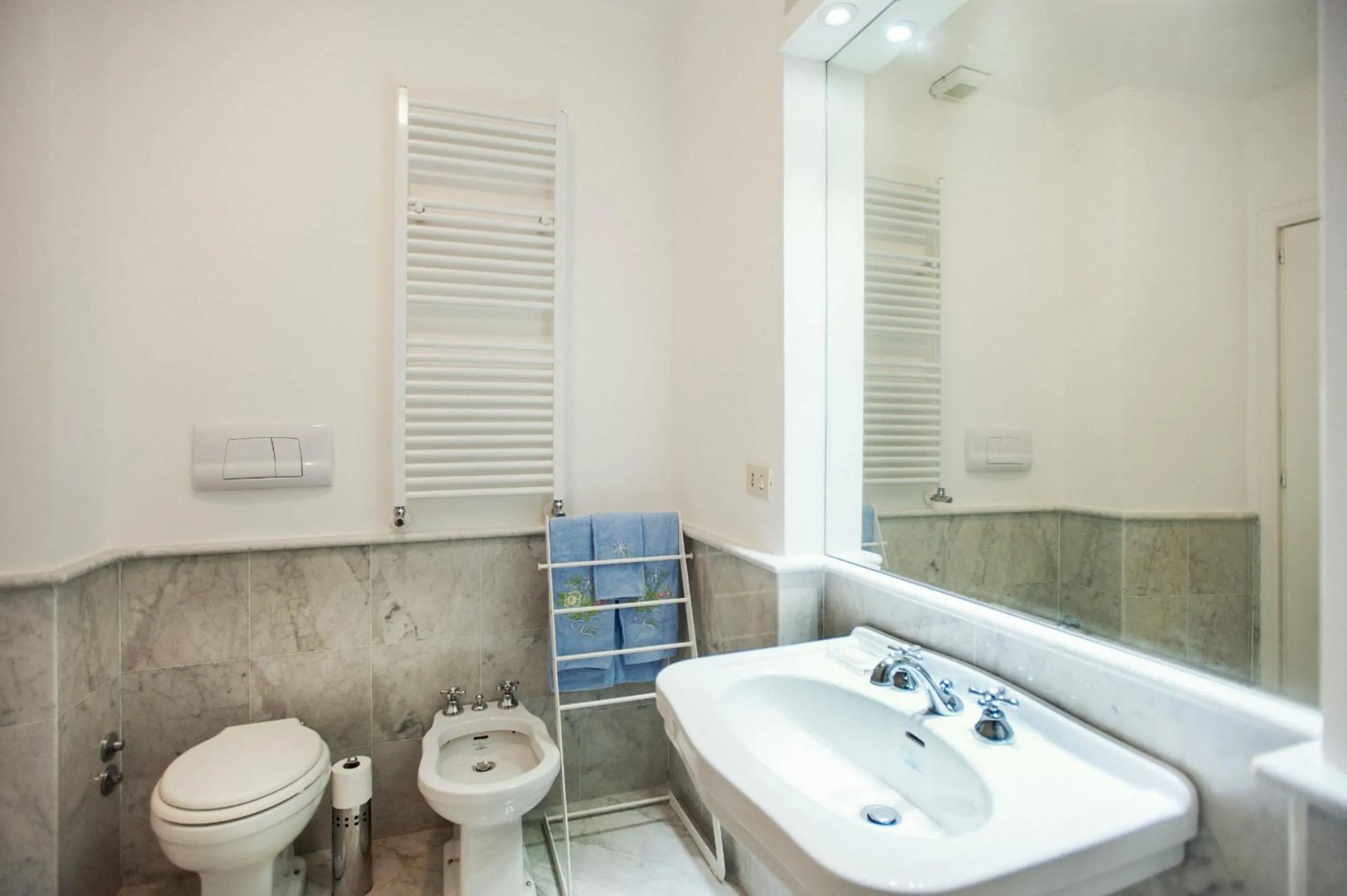 Bathroom in S.Andrea