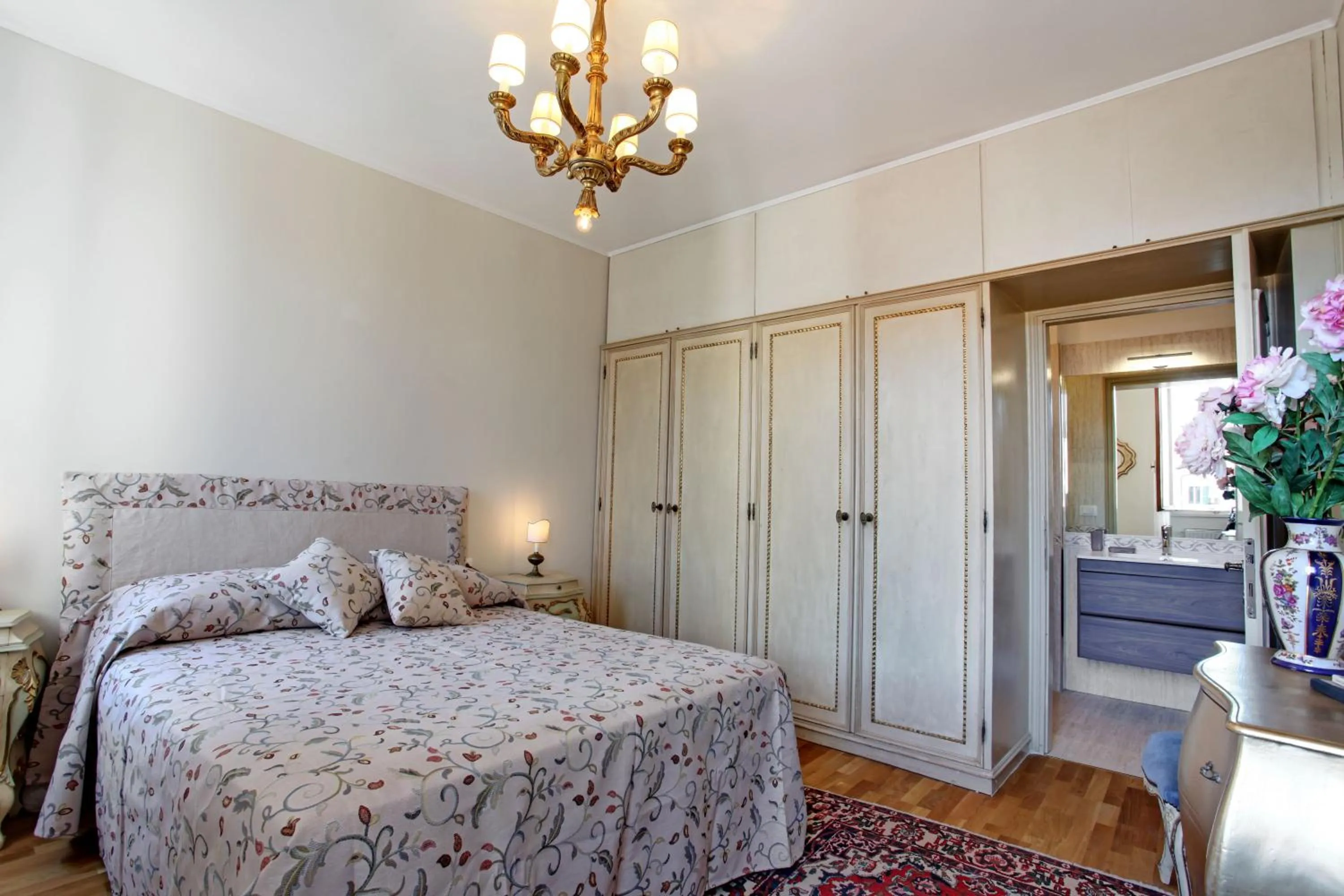 Bedroom, Bed in Canale