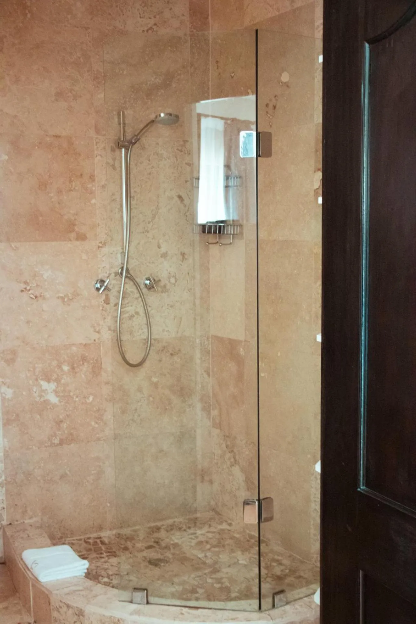 Shower in Southern Light Country House