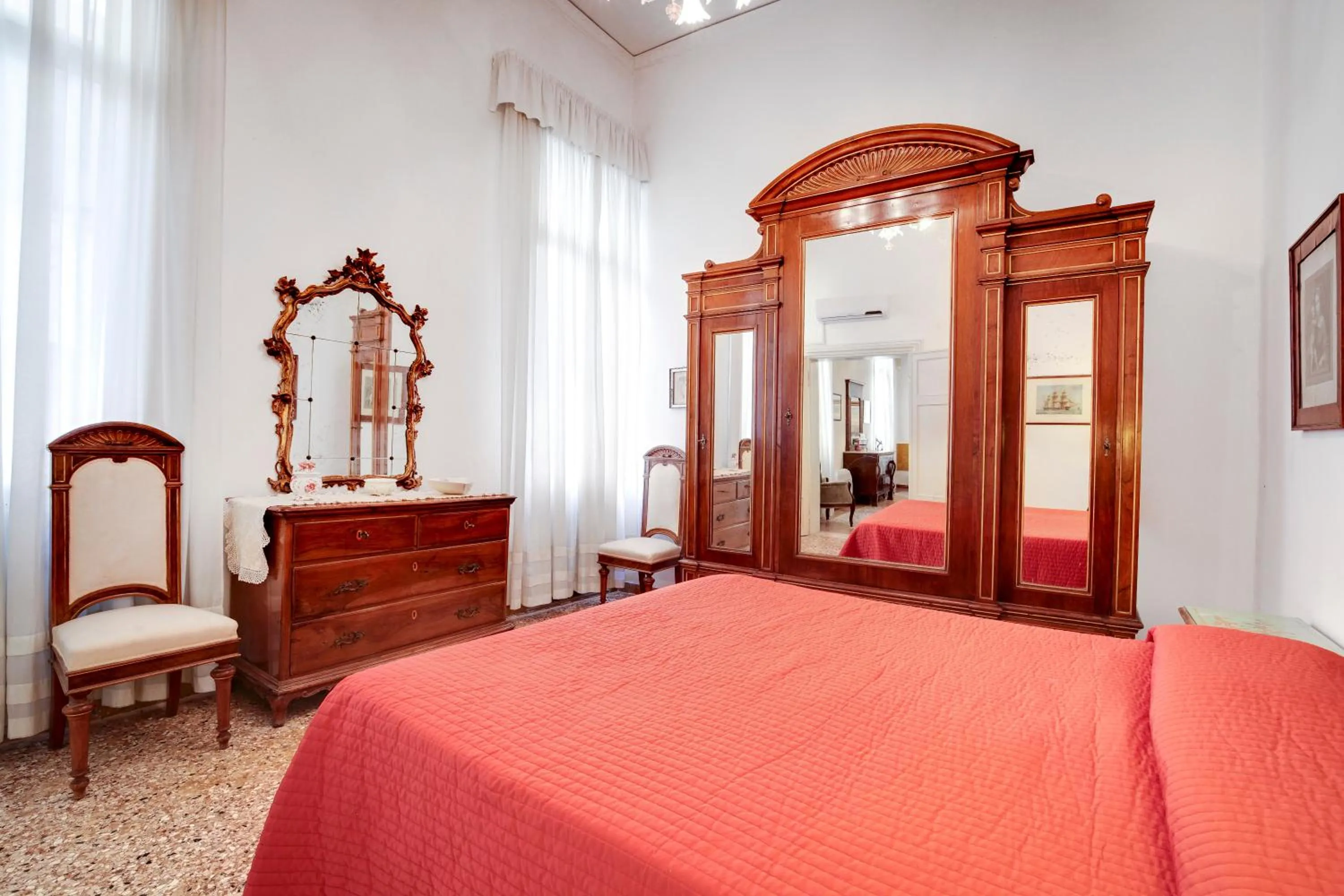 Bedroom, Bed in Testa