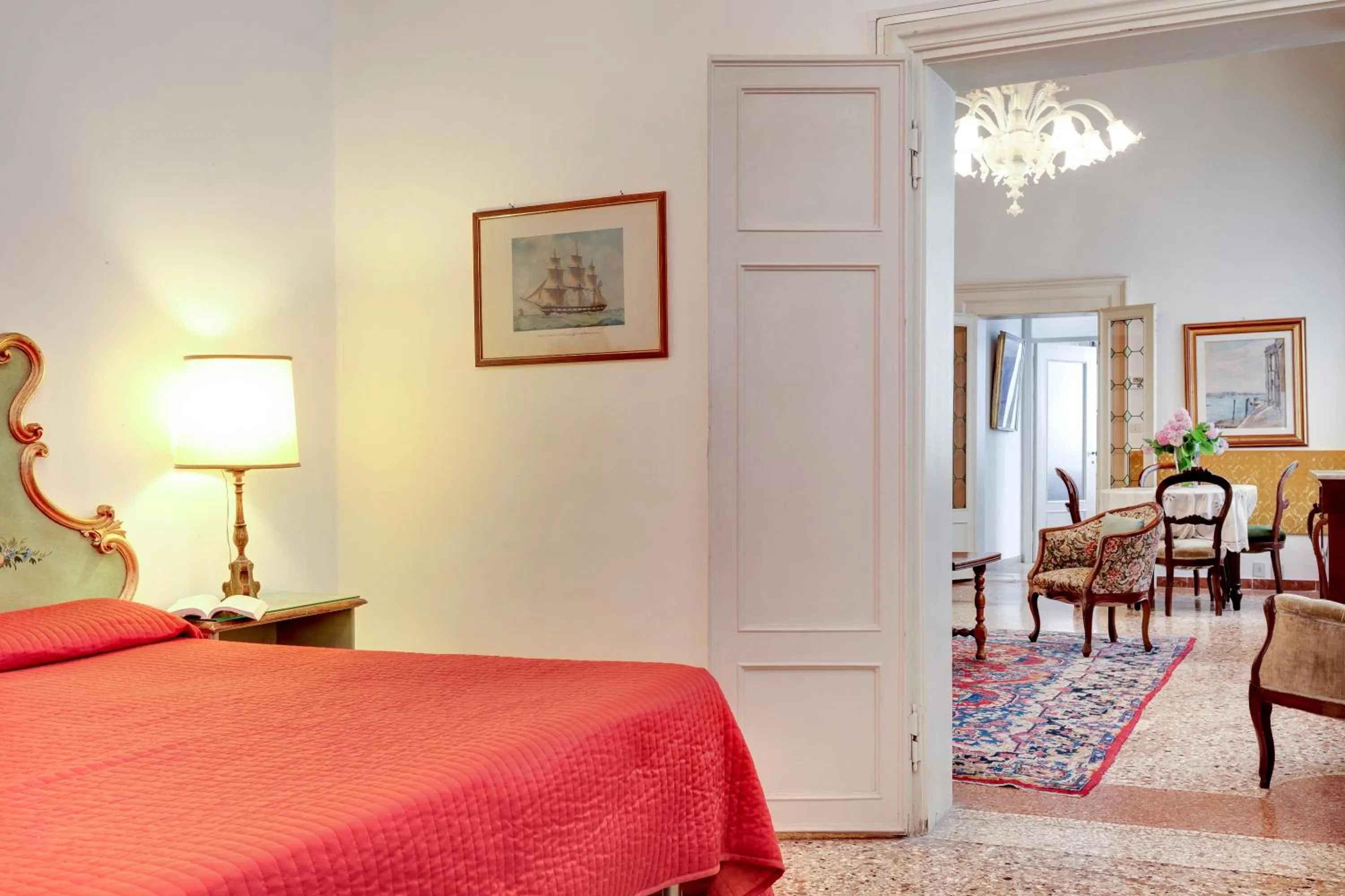 Bedroom, Bed in Testa