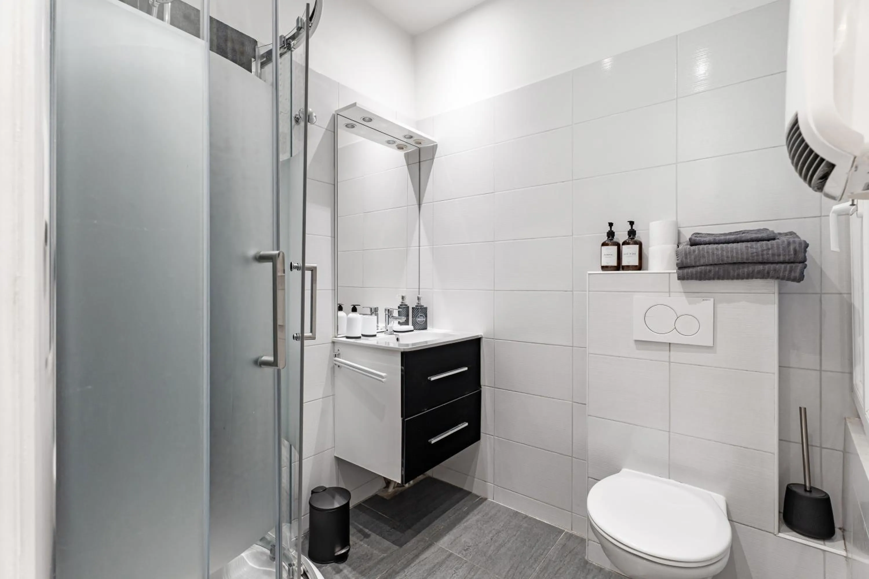 Bathroom in Nice Renting - GALLO - New Modern Loft Old Town Massena