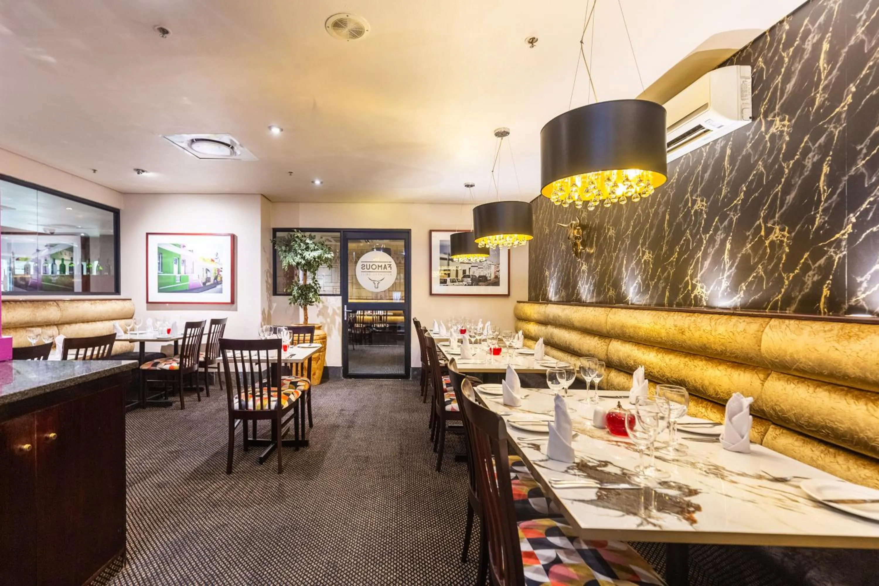Restaurant/places to eat in Cape Town Lodge Hotel