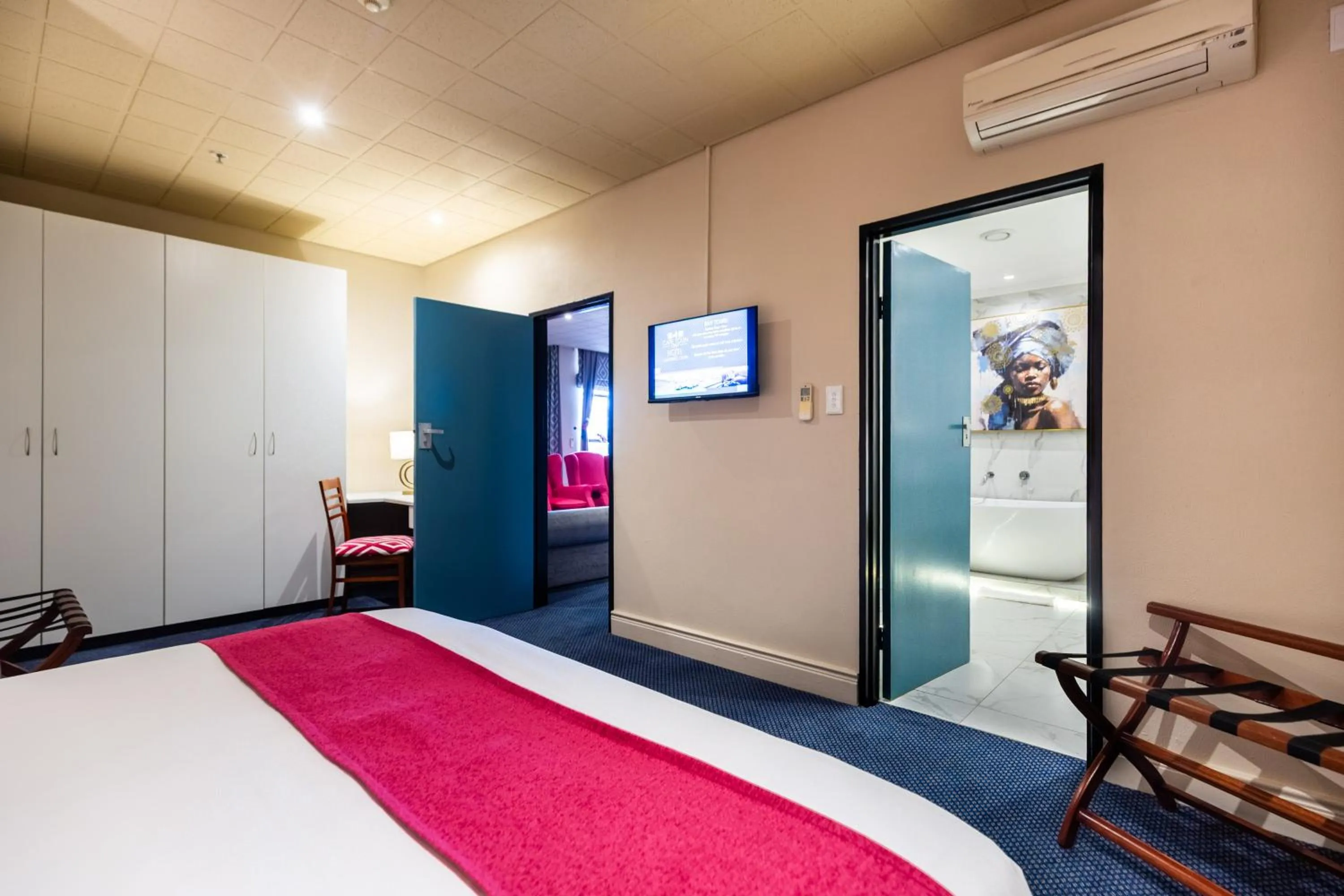 Bedroom, Bed in Cape Town Lodge Hotel