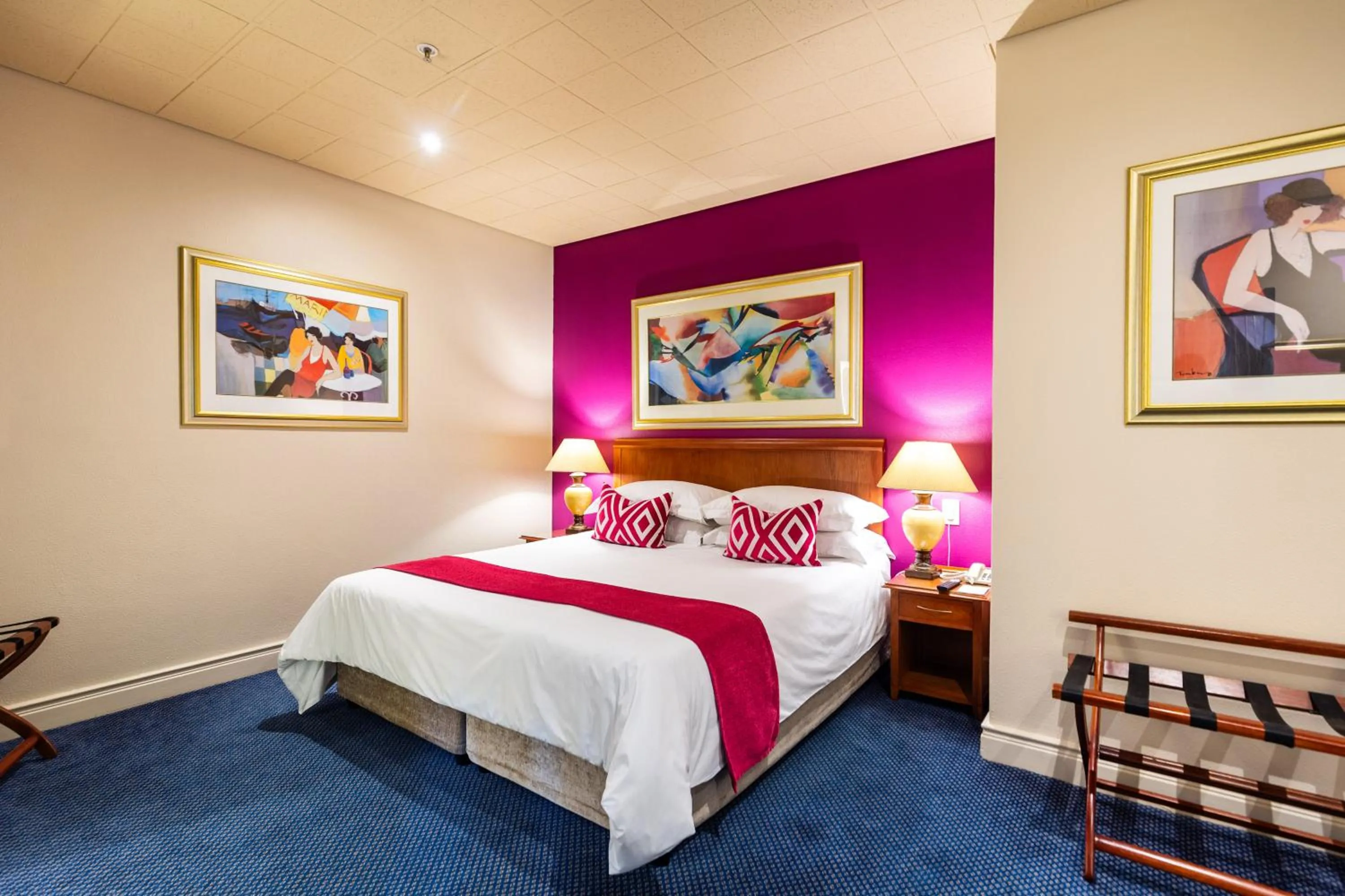 Bedroom, Bed in Cape Town Lodge Hotel