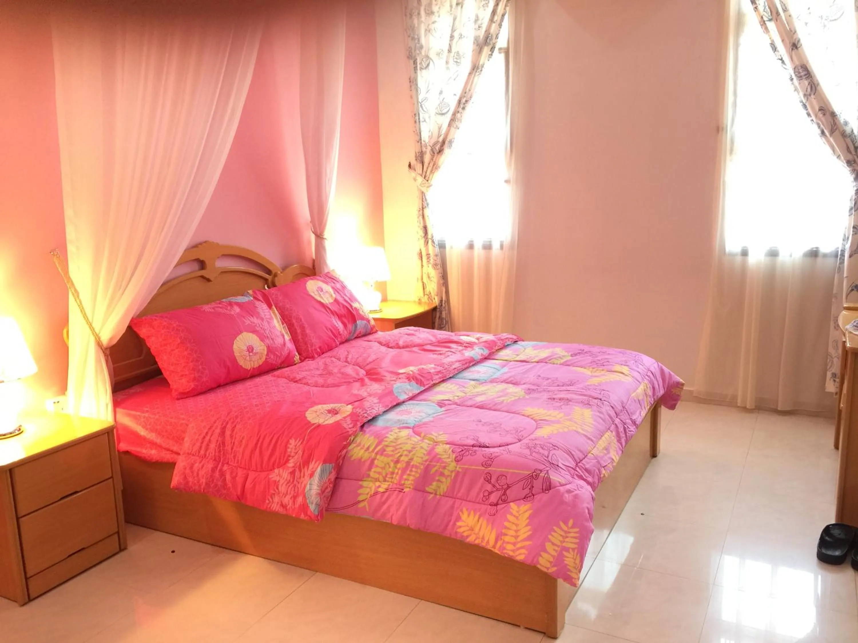 Photo of the whole room, Bed in Jiaxin Homestay - Desa Terbau 家馨民宿