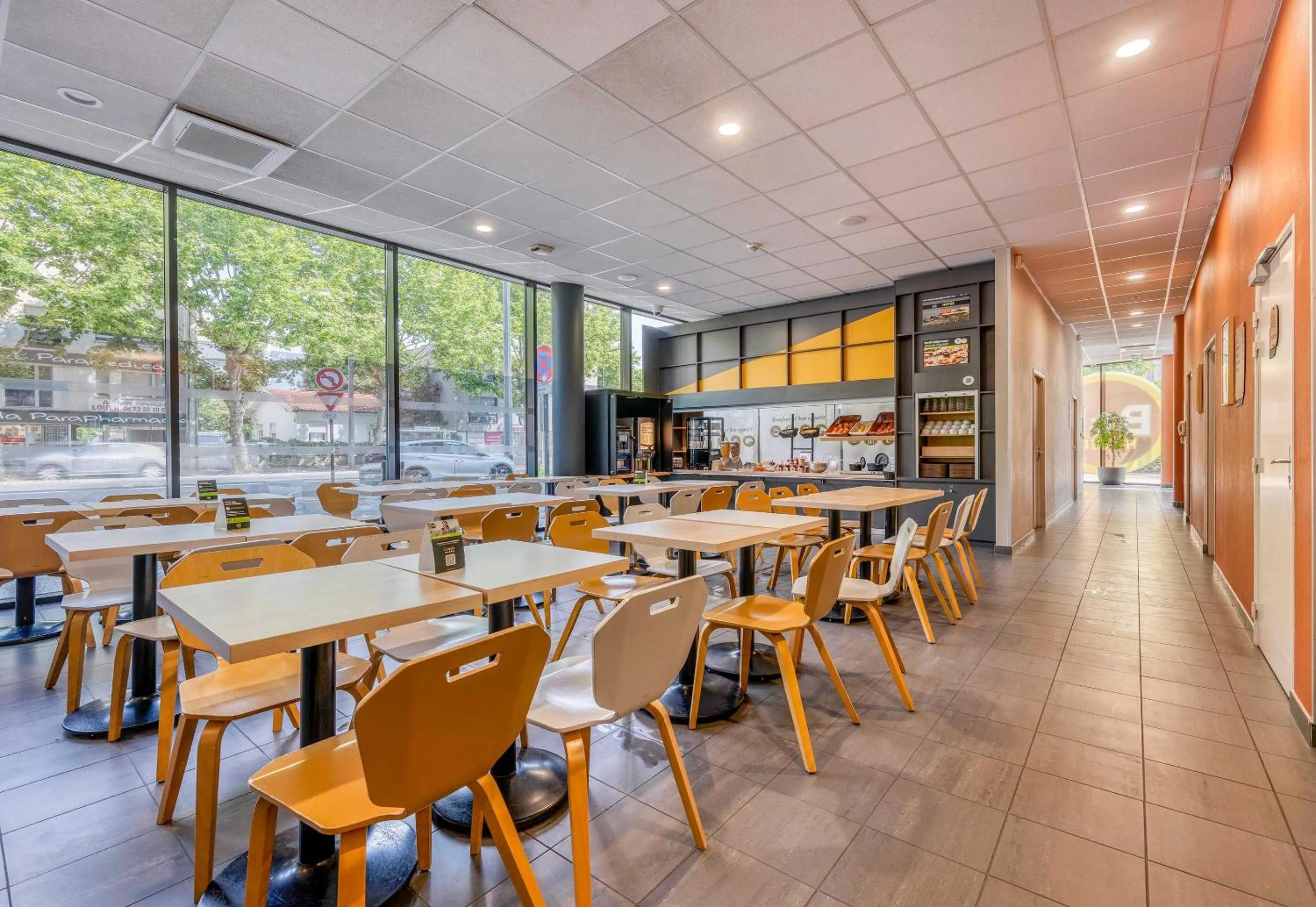 Restaurant/places to eat in B&B HOTEL Bordeaux Centre Bègles