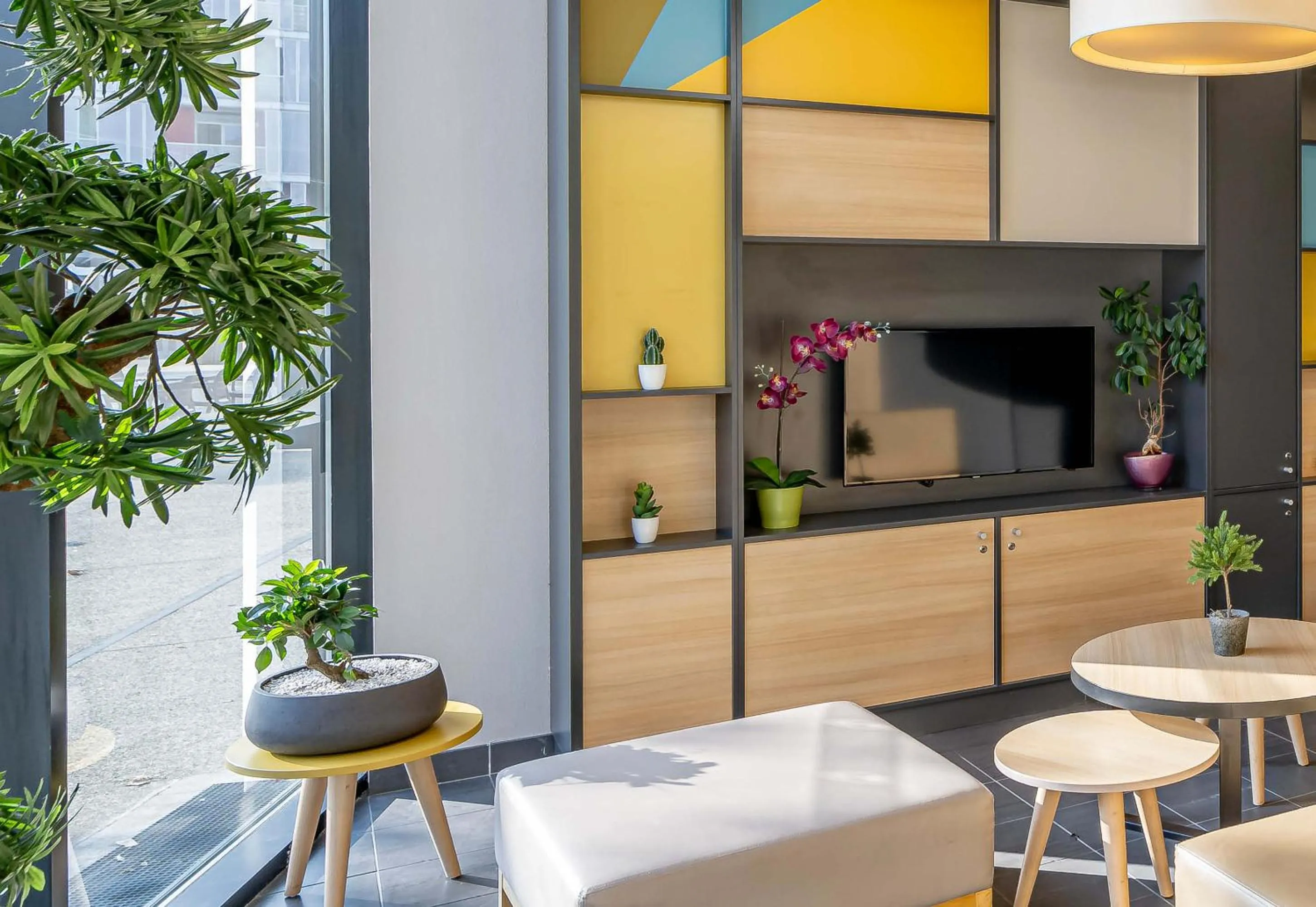 Seating area in B&B HOTEL Bordeaux Centre Bègles