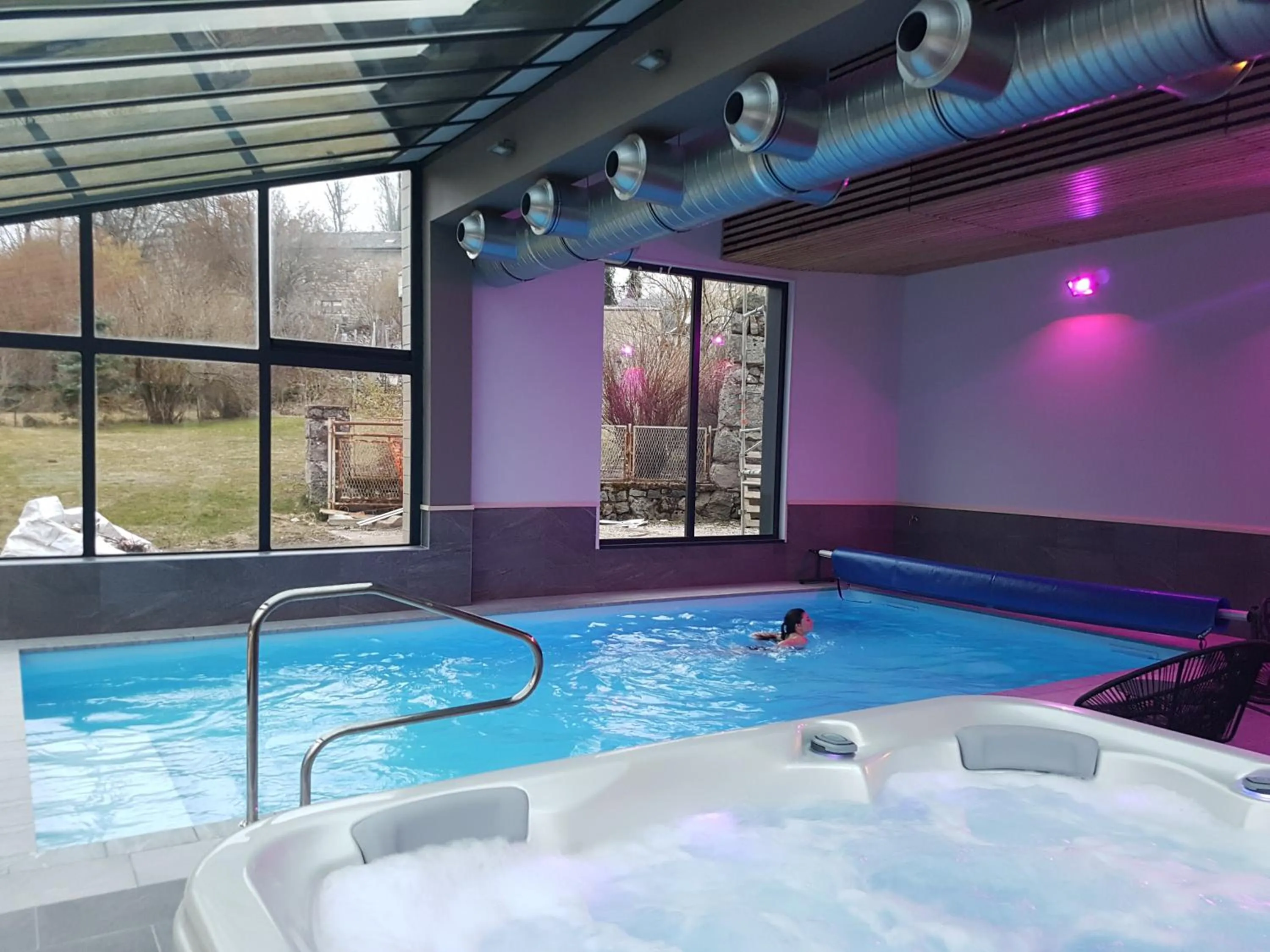 Staff in Logis SPA Hotel Restaurant De La Poste