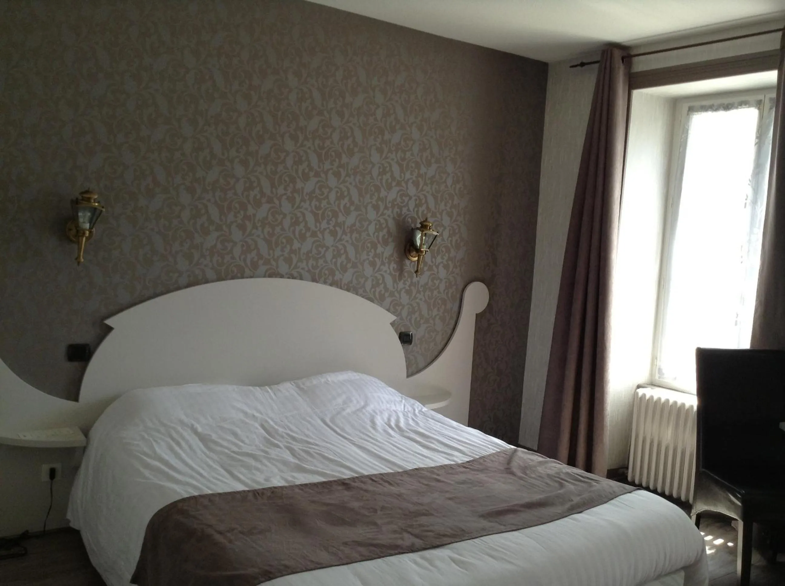 Bedroom, Bed in Logis SPA Hotel Restaurant De La Poste