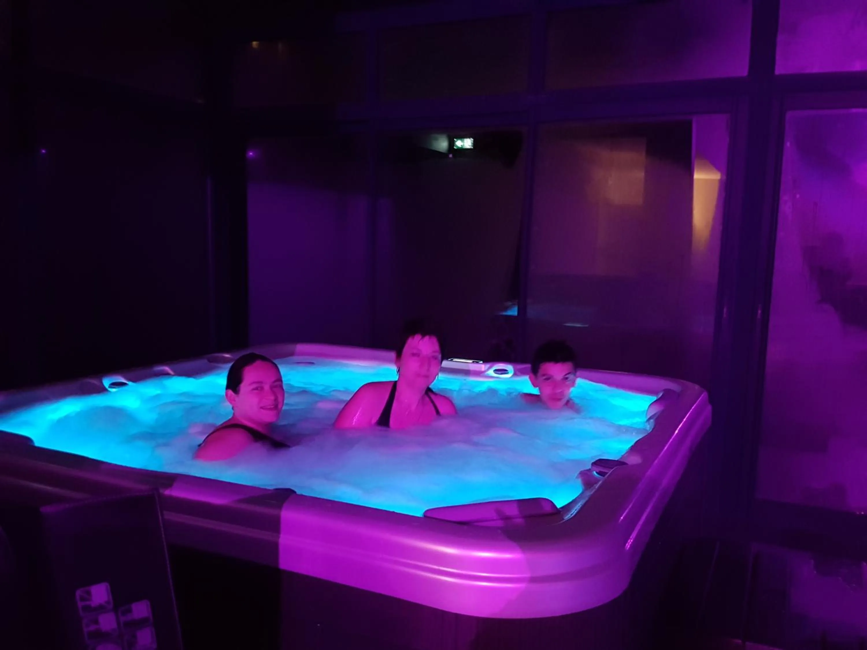 Hot Tub in Logis SPA Hotel Restaurant De La Poste