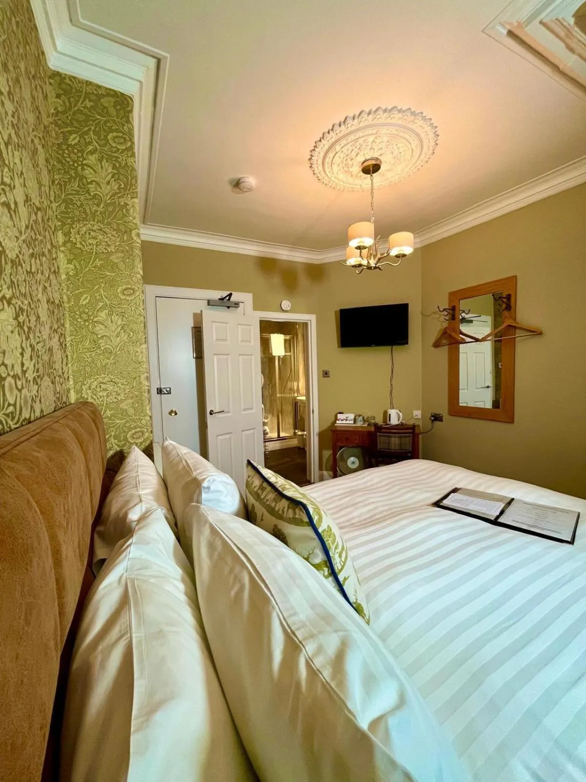 Bedroom, Bed in Ravenswood Guest House