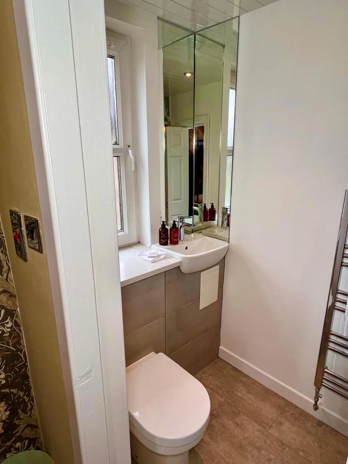 Bathroom in Ravenswood Guest House