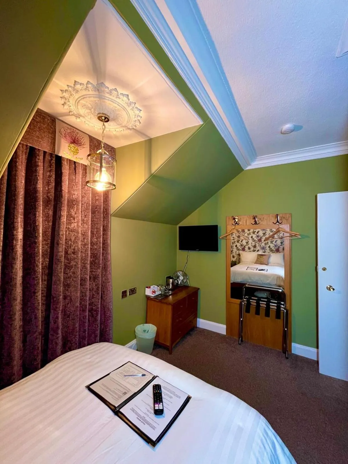 Bedroom, Bed in Ravenswood Guest House