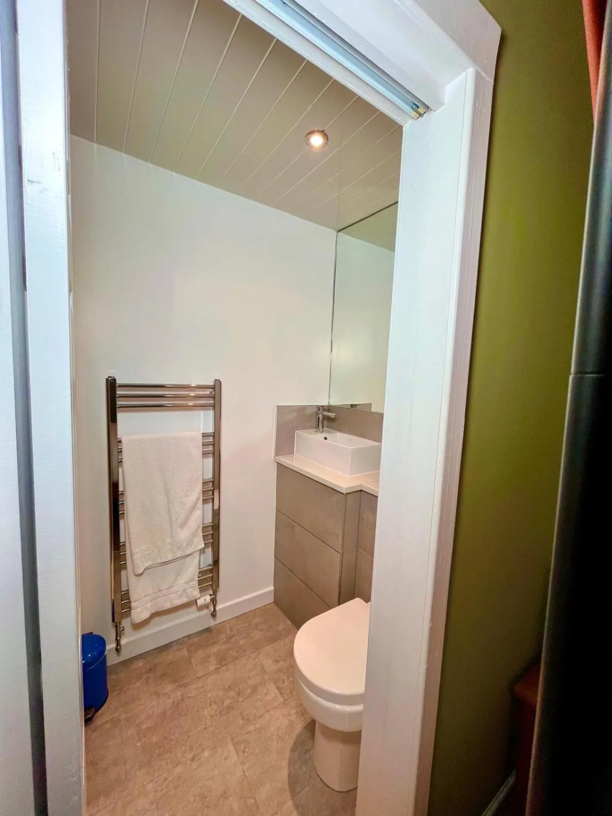 Toilet in Ravenswood Guest House