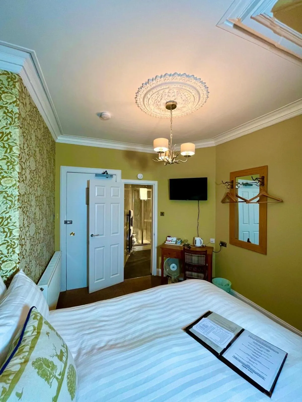 Bedroom, Bed in Ravenswood Guest House