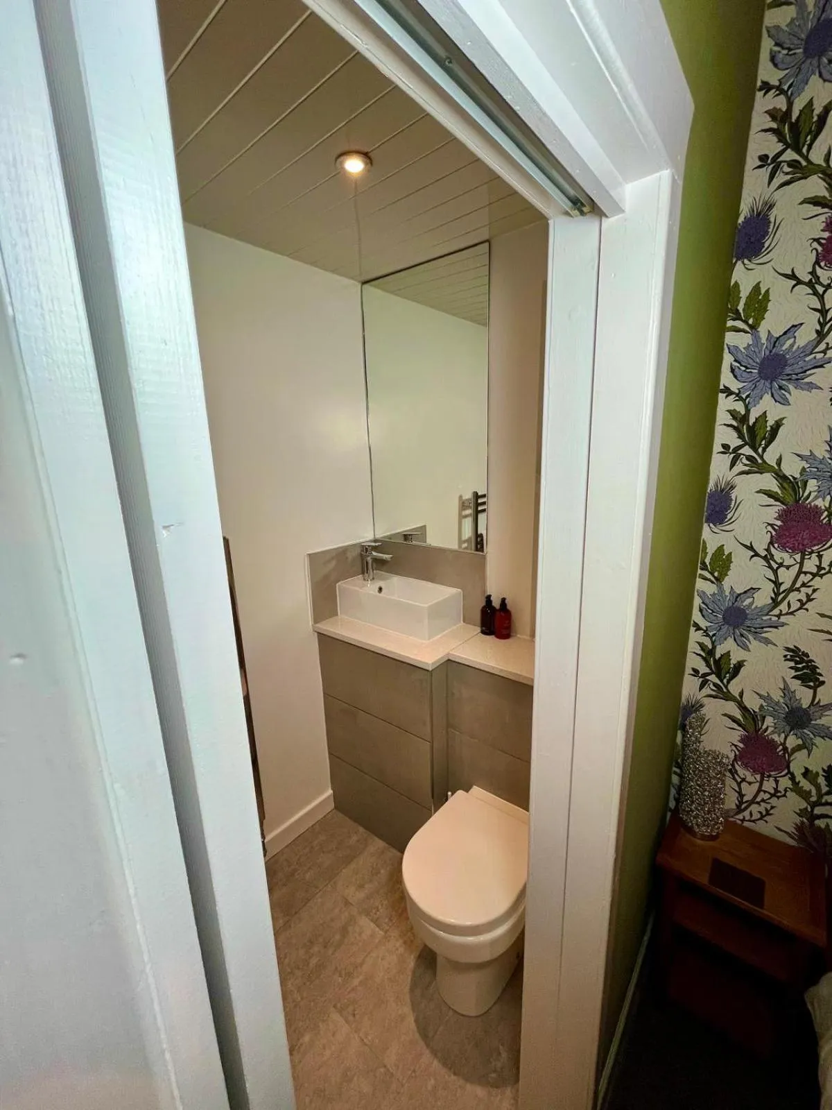 Toilet in Ravenswood Guest House