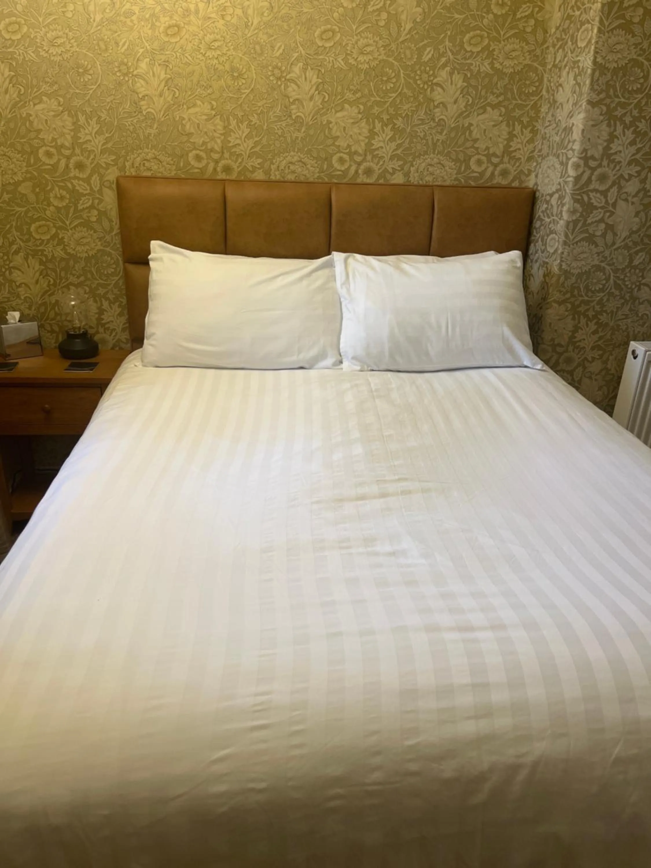 Bed in Ravenswood Guest House