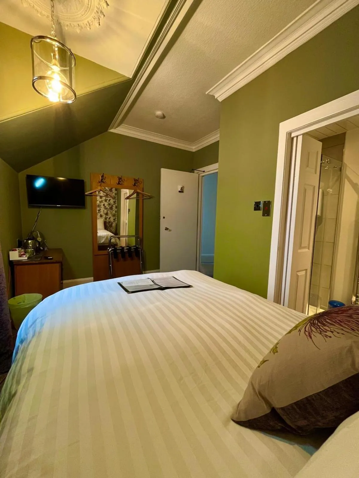 Bedroom, Bed in Ravenswood Guest House