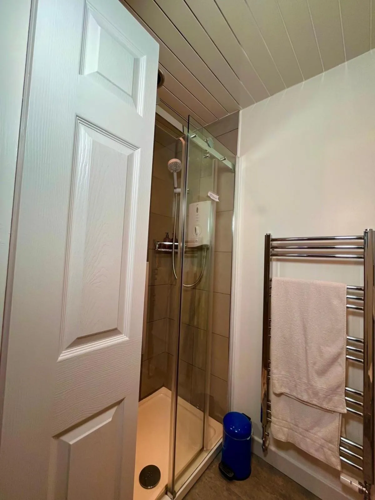 Shower in Ravenswood Guest House