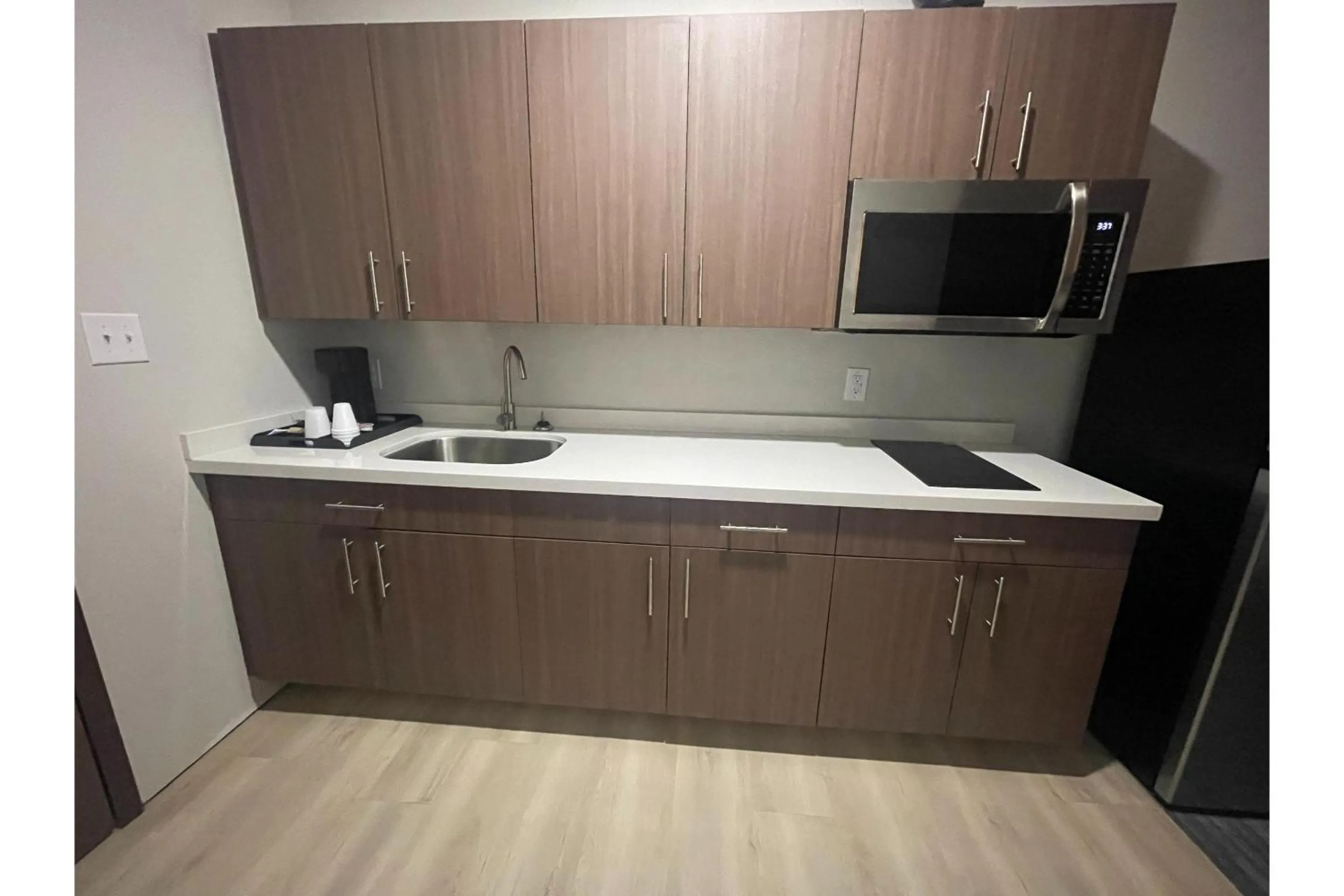 Kitchen or kitchenette in Hotel O Efficiency De Luxe Near Lake Charles Sulphur