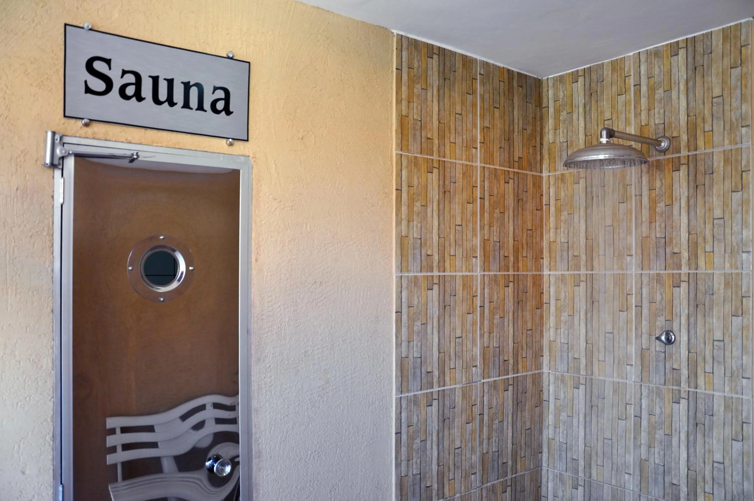 Shower in Cegil Hotel Boulevard