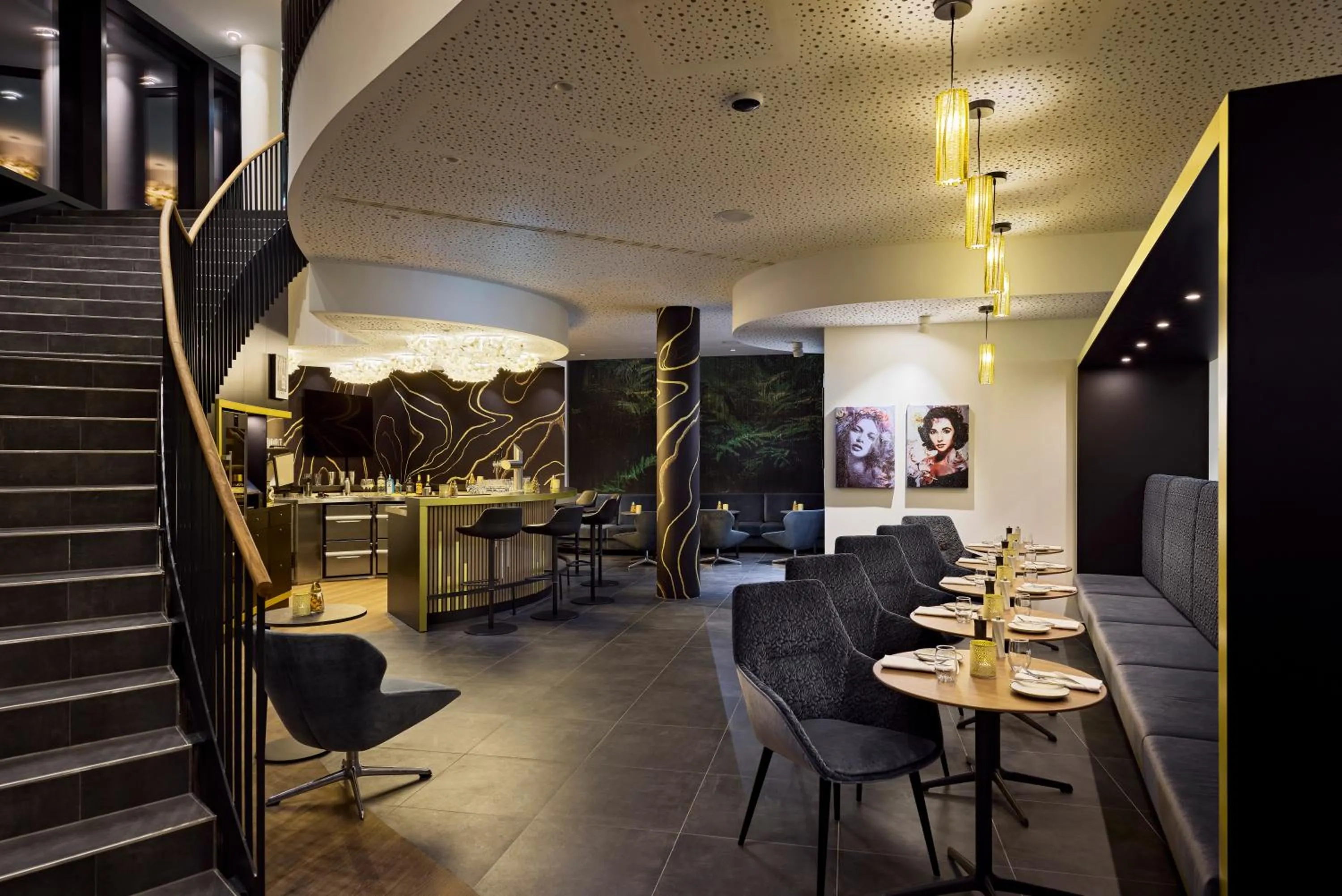Restaurant/places to eat in Essential by Dorint Düsseldorf Deiker Höfe