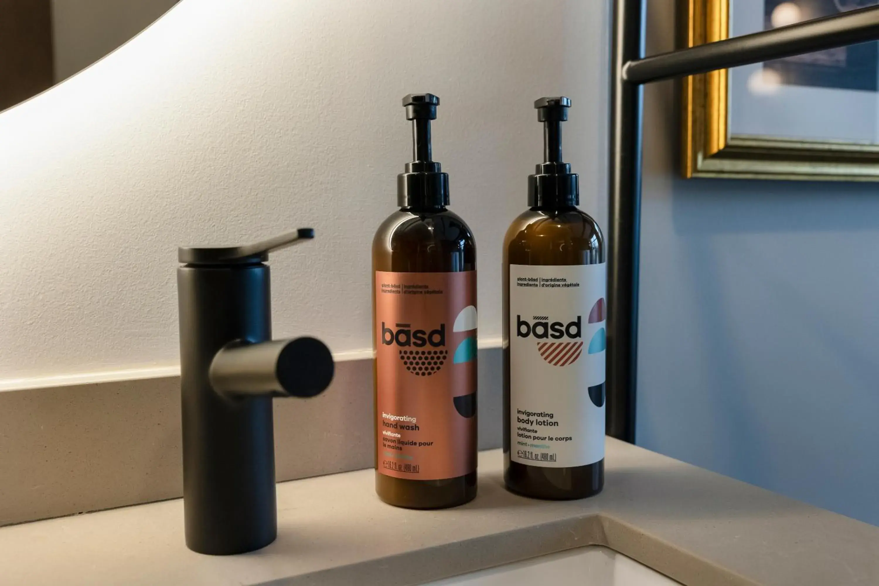 King Room with Roll-In Shower - Mobility Access in Motto By Hilton Nashville Downtown King Room with Roll-In Shower - Mobility Access in Motto By Hilton Nashville Downtown