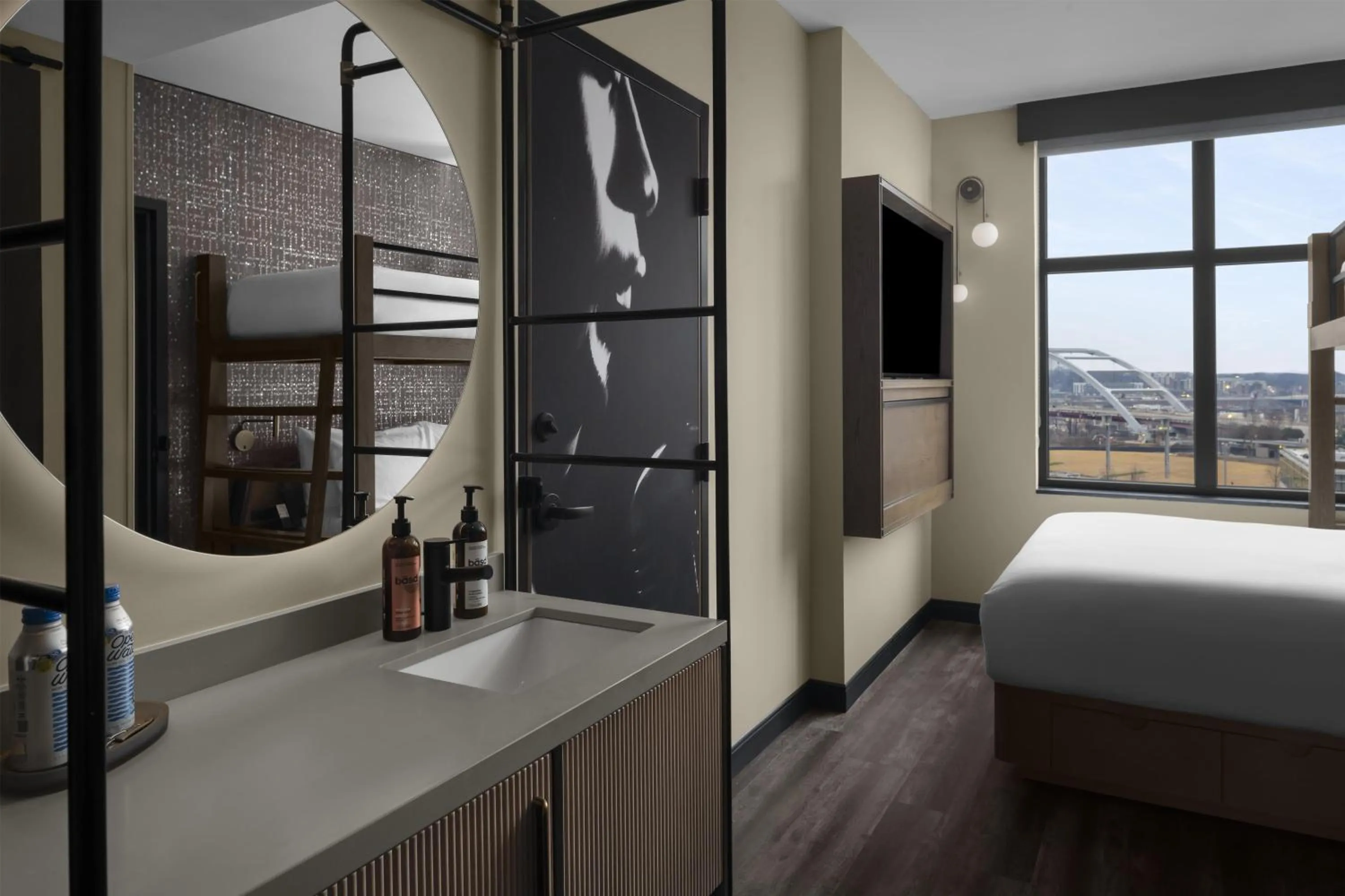 Bathroom, Bed in Motto By Hilton Nashville Downtown