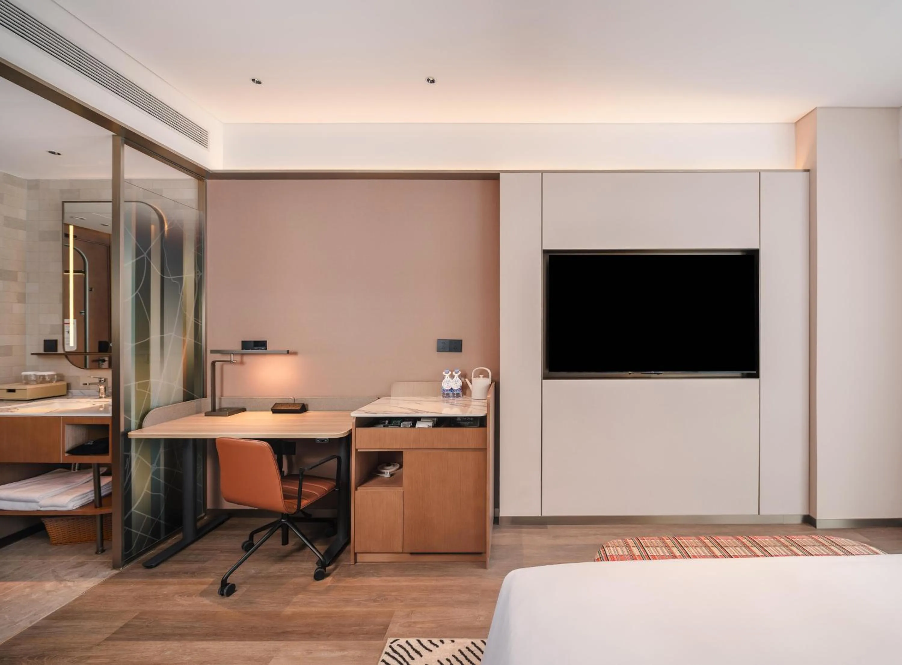 Bedroom, Bed in Hilton Garden Inn Chengdu East Railway Station