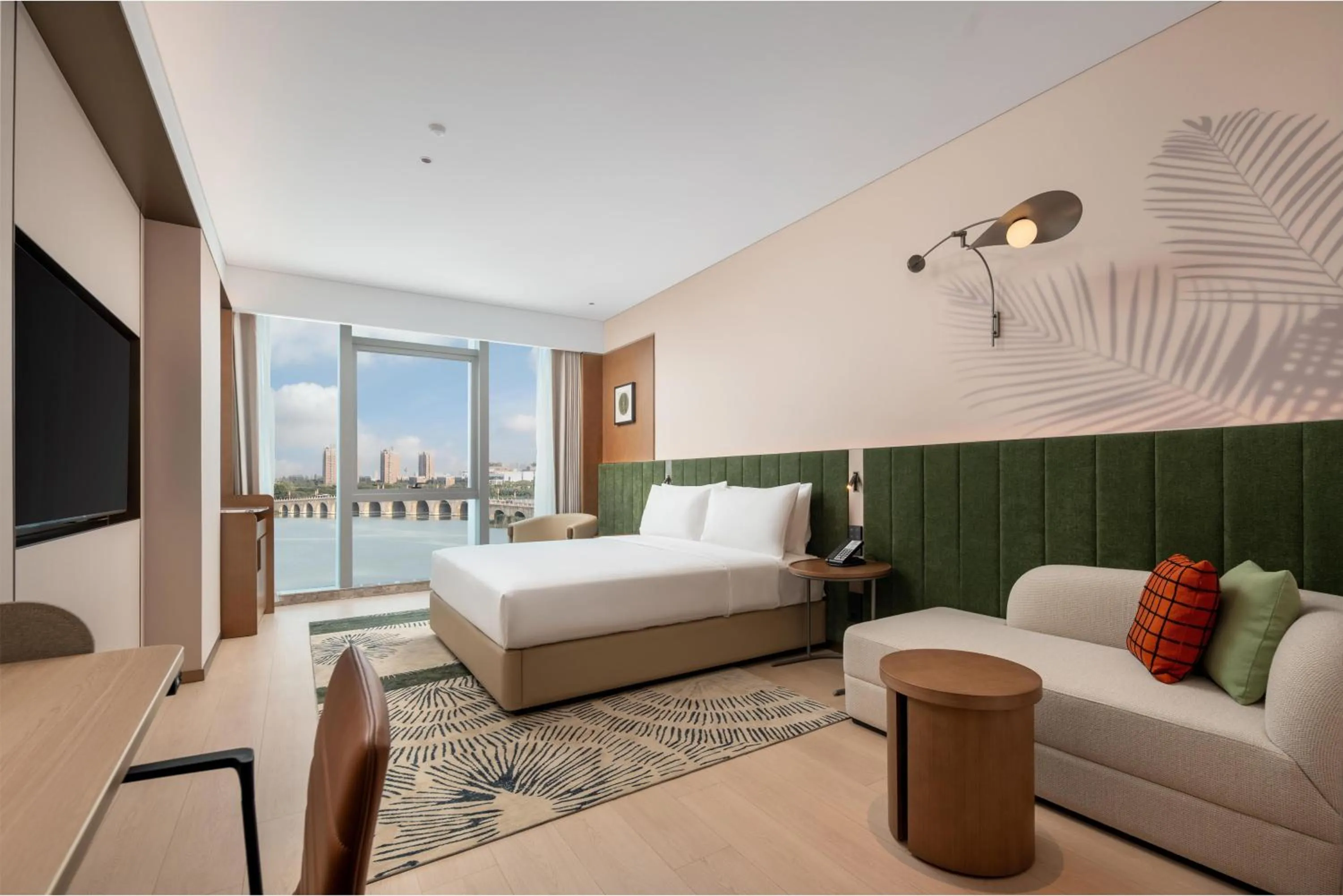 King Room with Lake View in Hilton Garden Inn Wuhu Economic Tech Zone