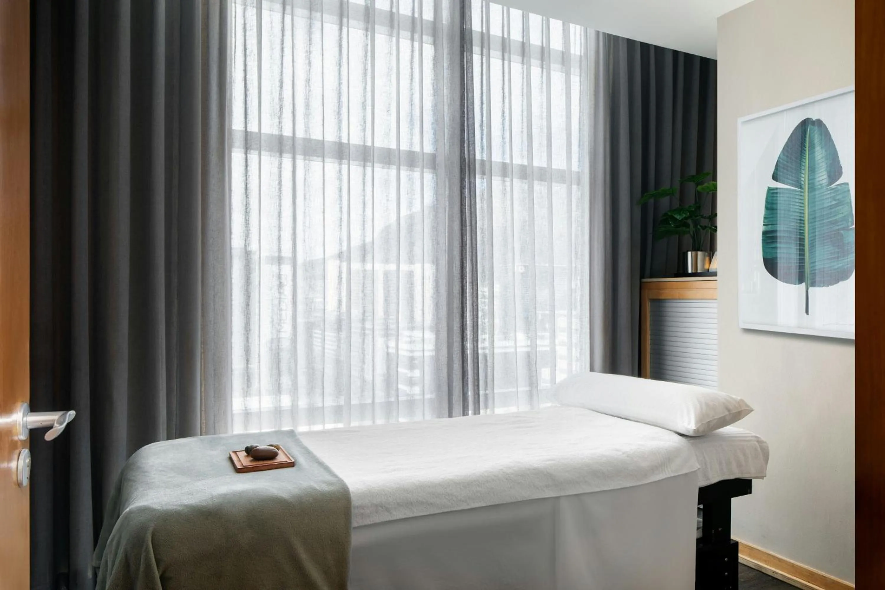 Spa and wellness centre/facilities, Bed in The Westin Cape Town