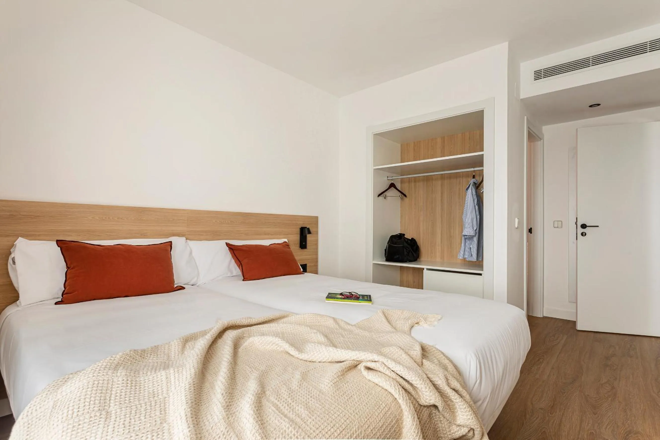 Bedroom, Bed in B48 Valencia Feria