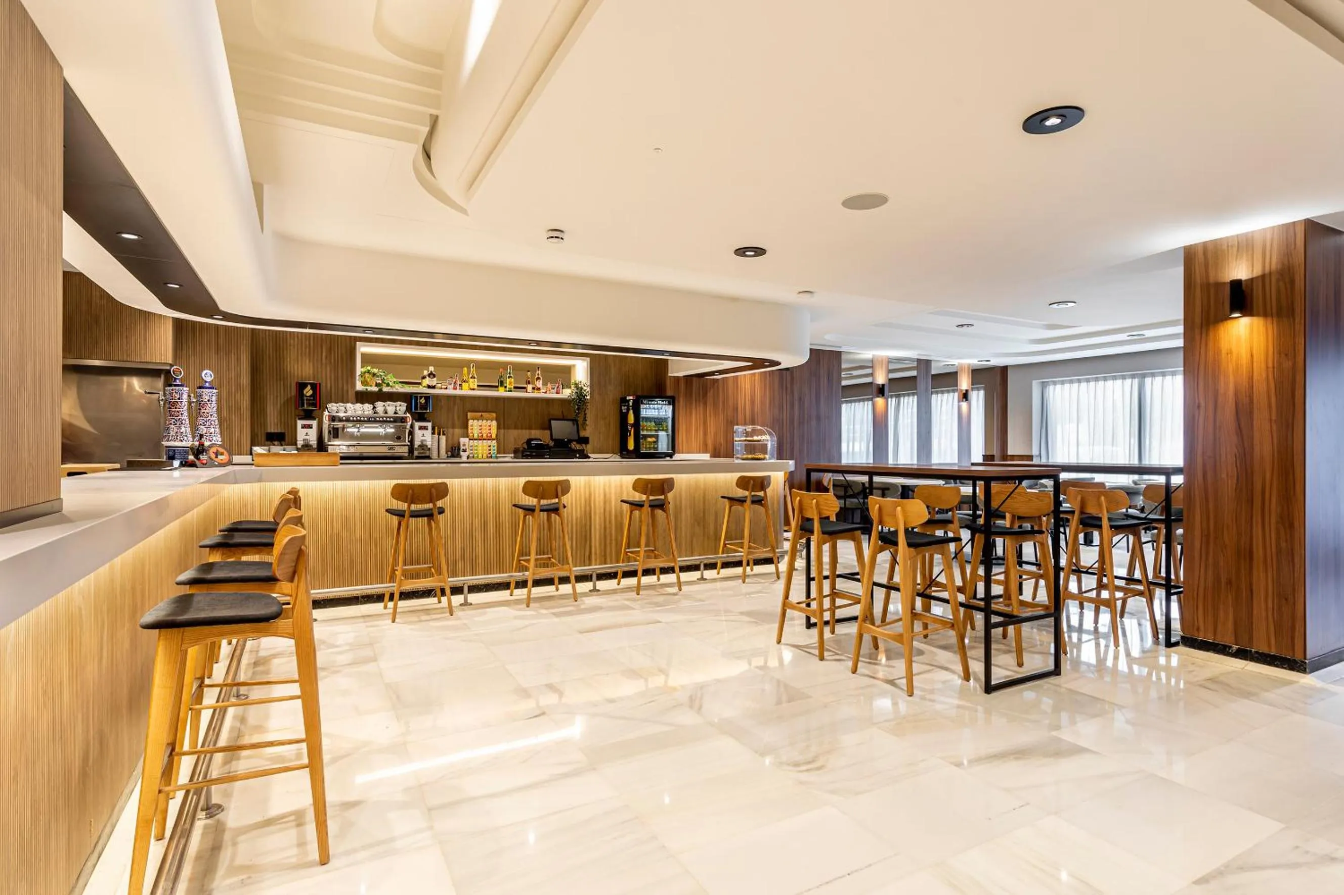 Restaurant/places to eat in B48 Valencia Feria