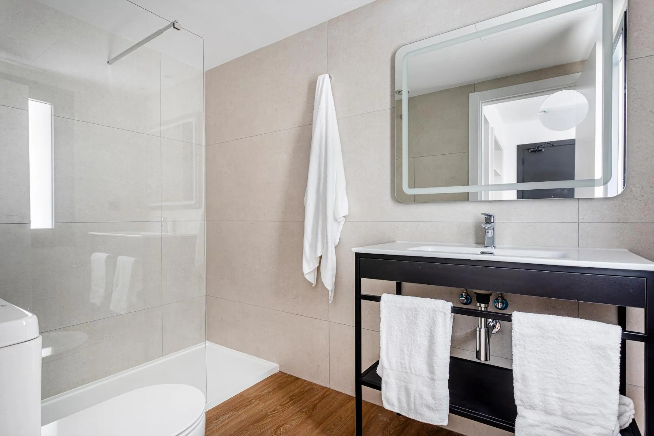 Shower in B48 Valencia Feria