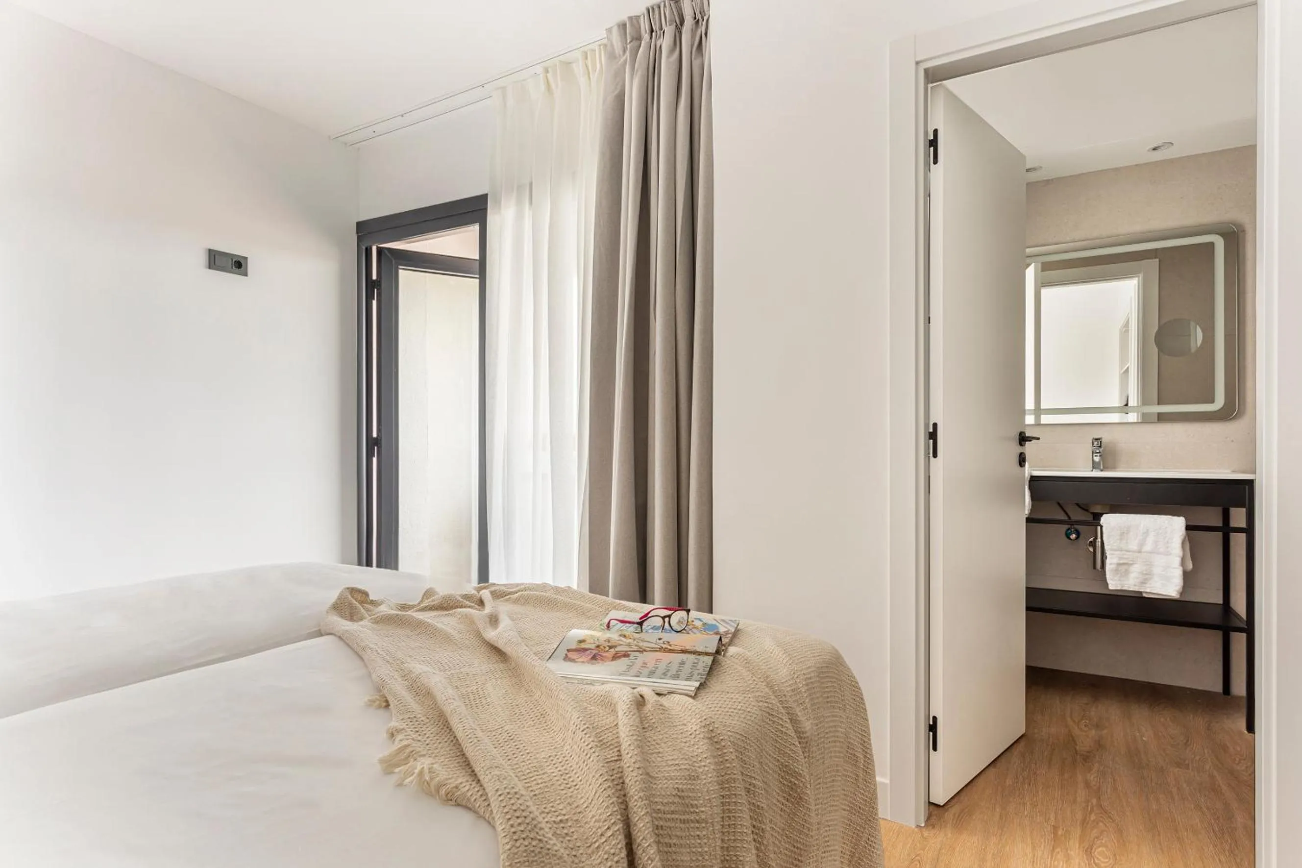 Bedroom, Bed in B48 Valencia Feria