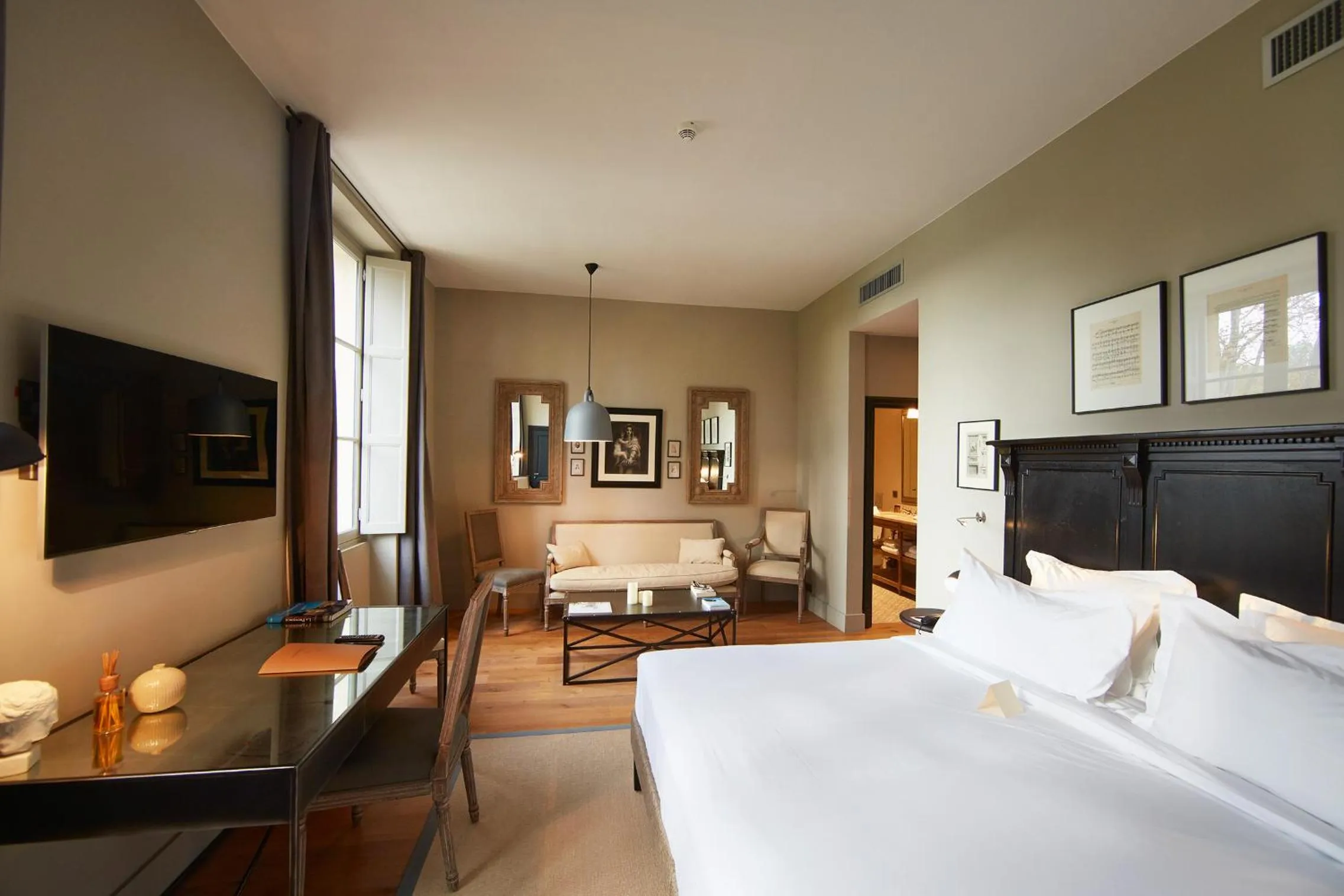 Bedroom, Bed in Domaine de Fontenille