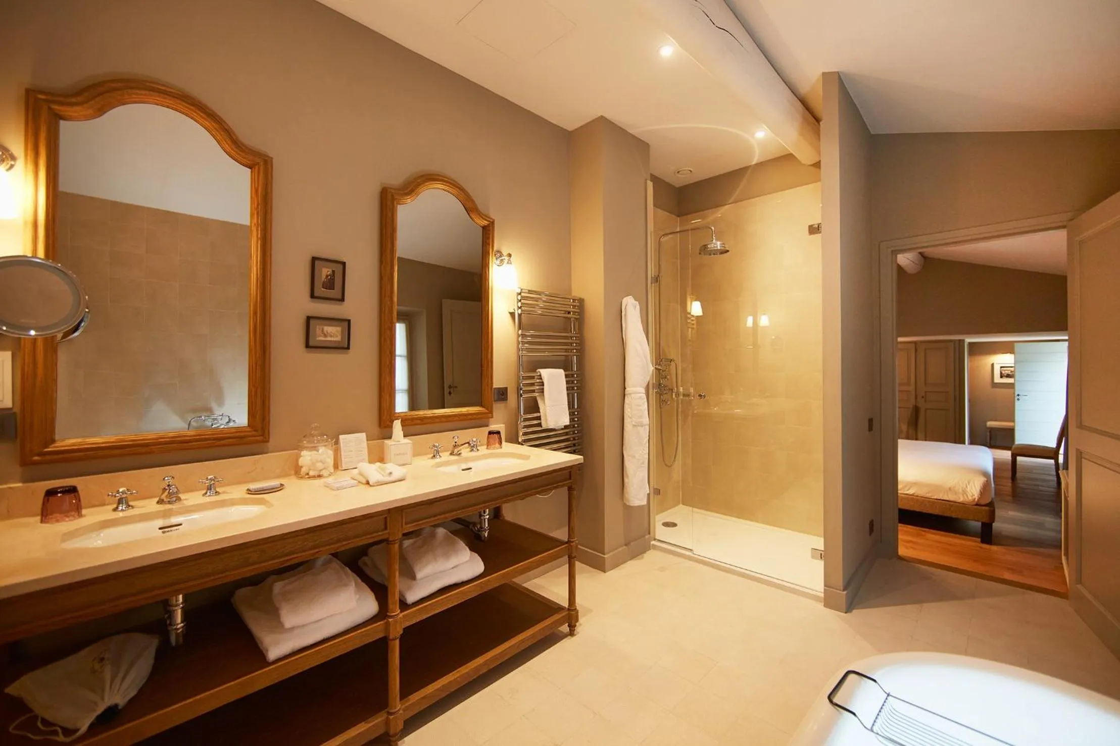 Bathroom, Bed in Domaine de Fontenille