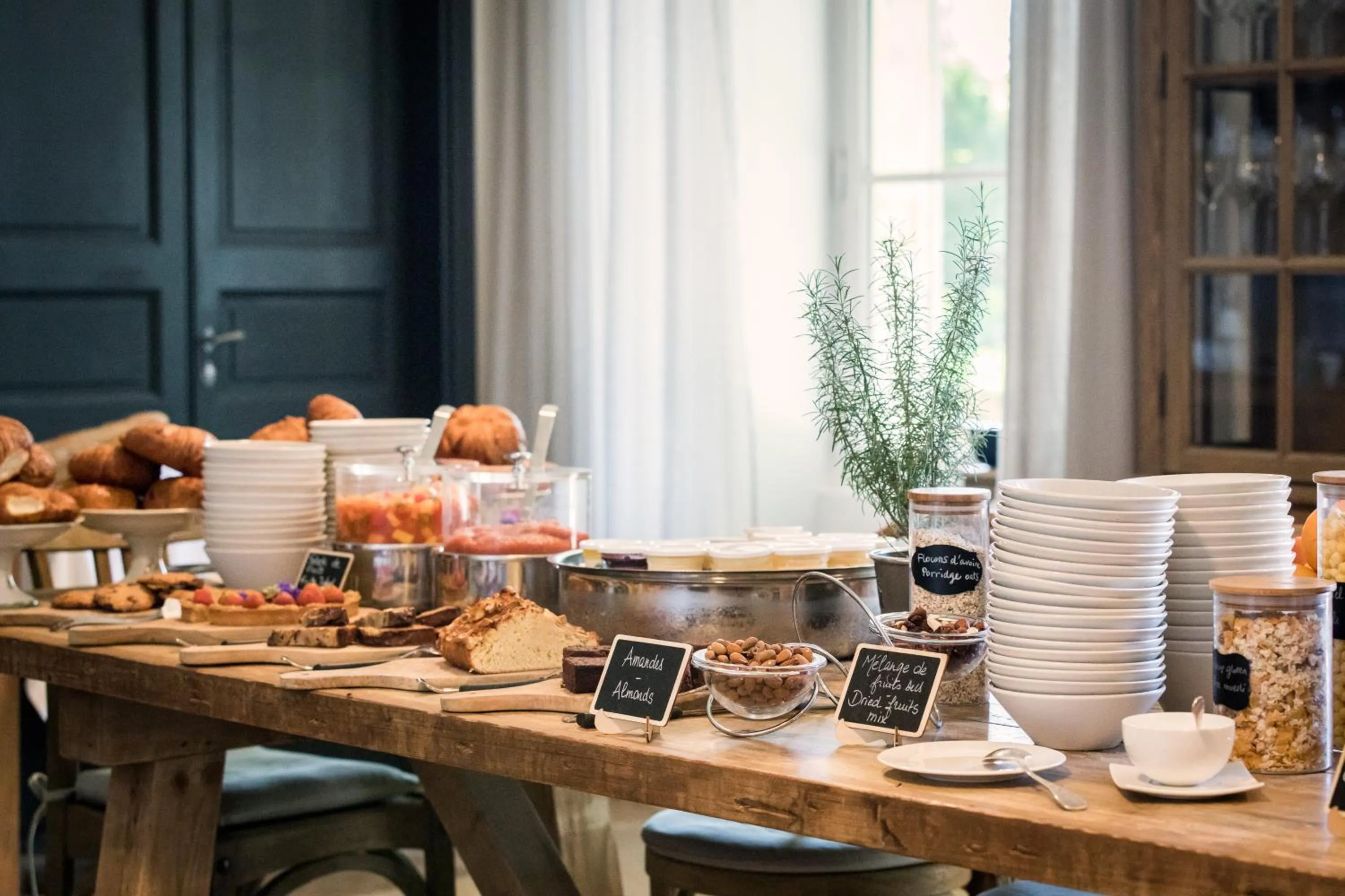 Continental breakfast in Domaine de Fontenille
