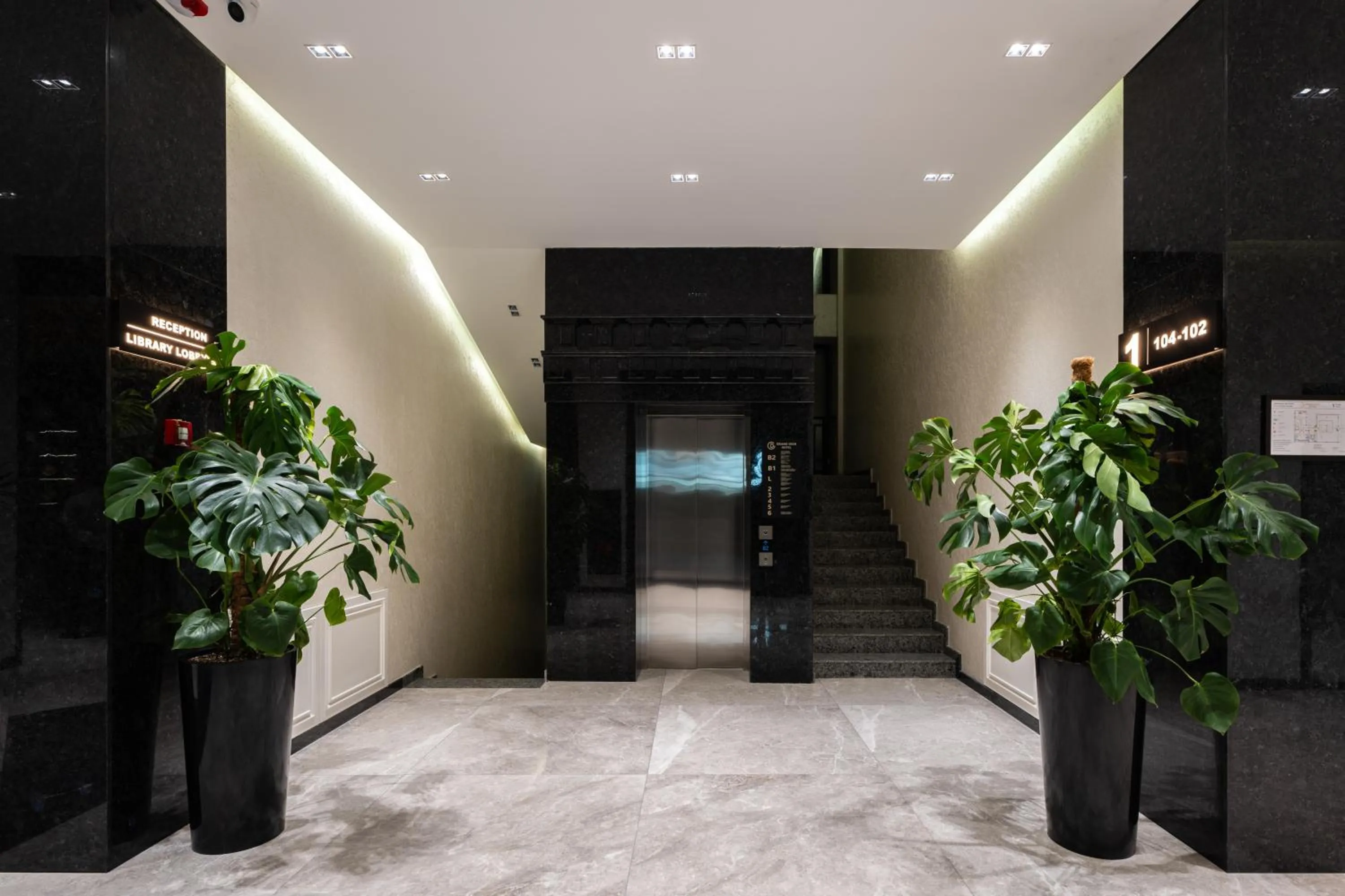 elevator in Grand Dior