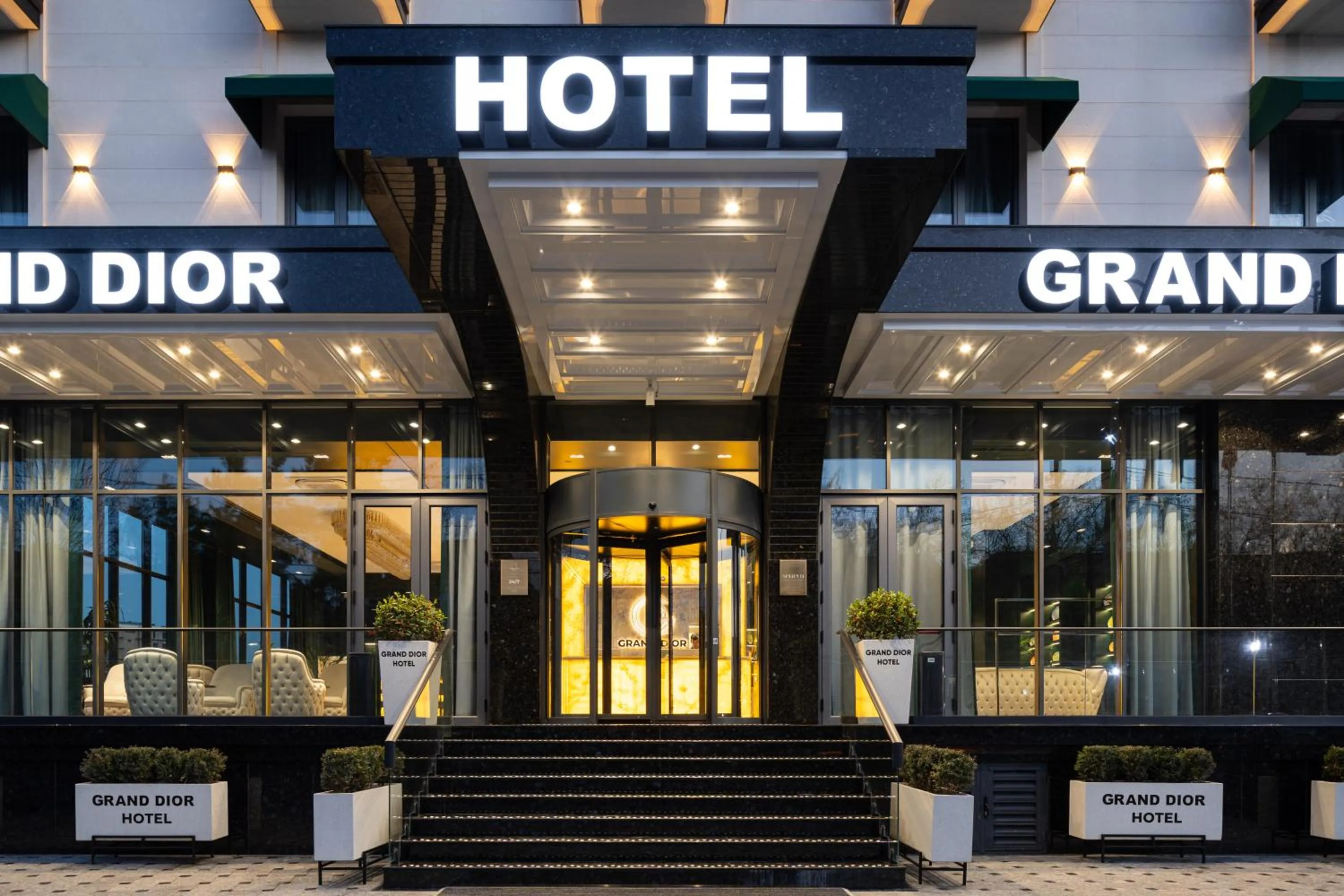 Facade/entrance in Grand Dior